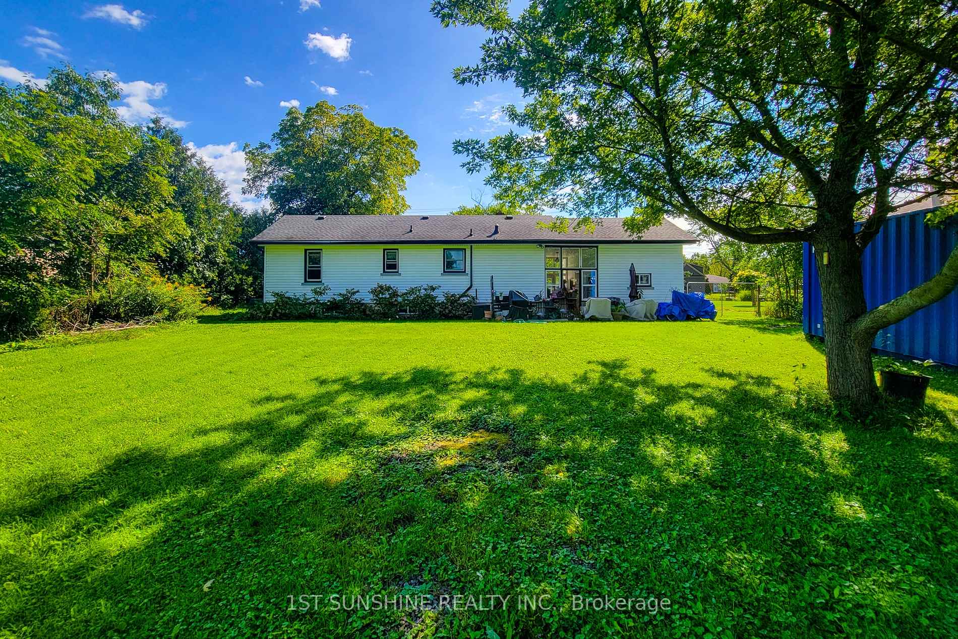 Photo 4 of 306 Riverside Drive, Welland, Broadway — HOMEH