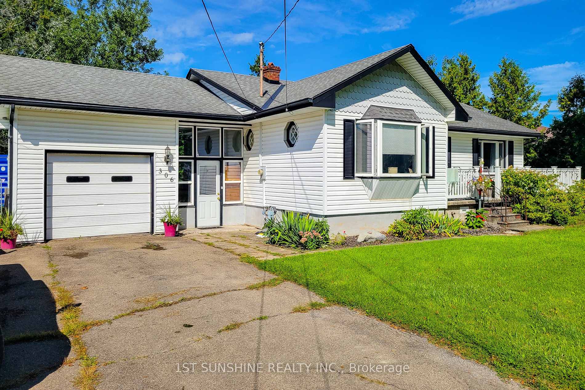 Photo 8 of 306 Riverside Drive, Welland, Broadway — HOMEH
