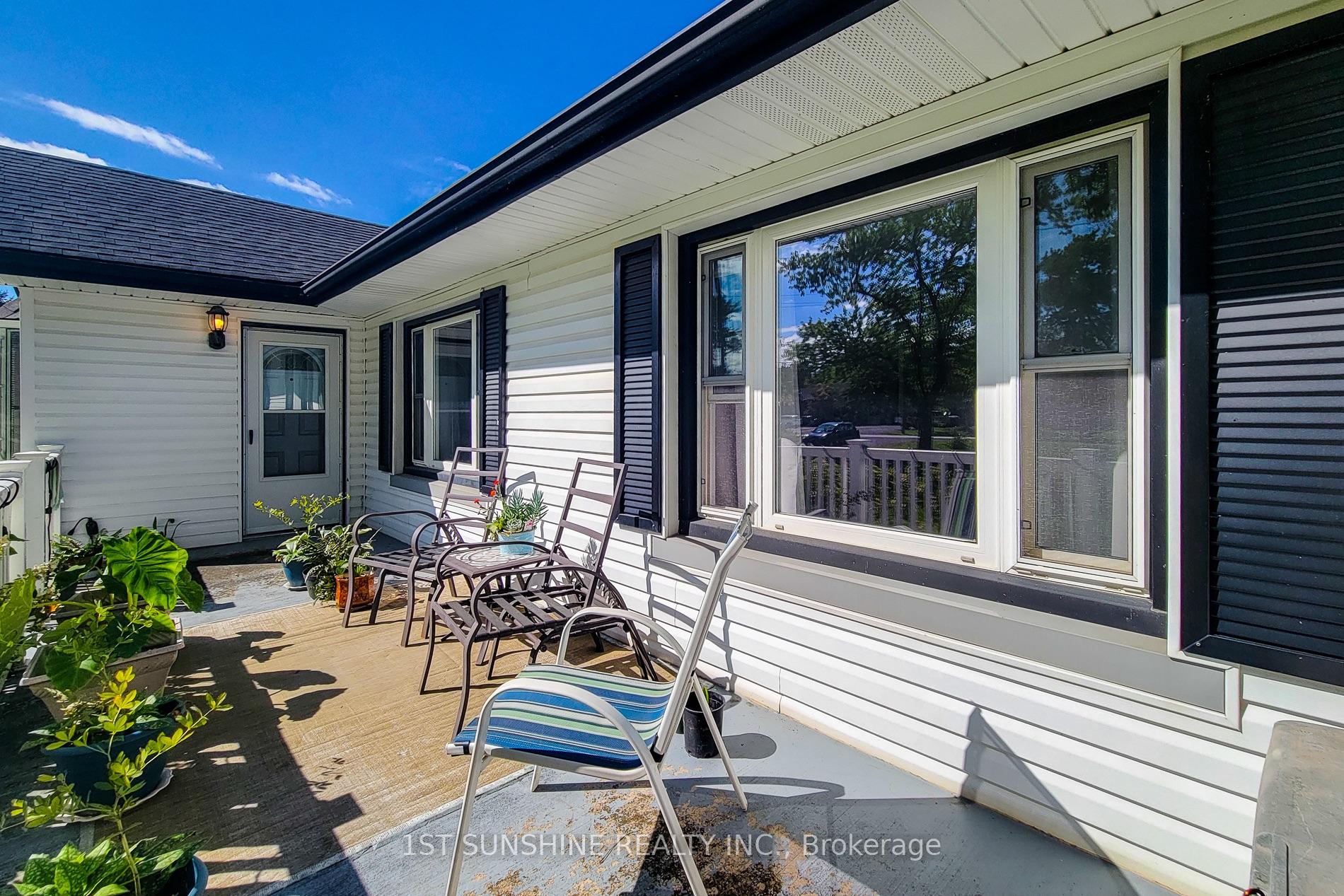 Photo 10 of 306 Riverside Drive, Welland, Broadway — HOMEH