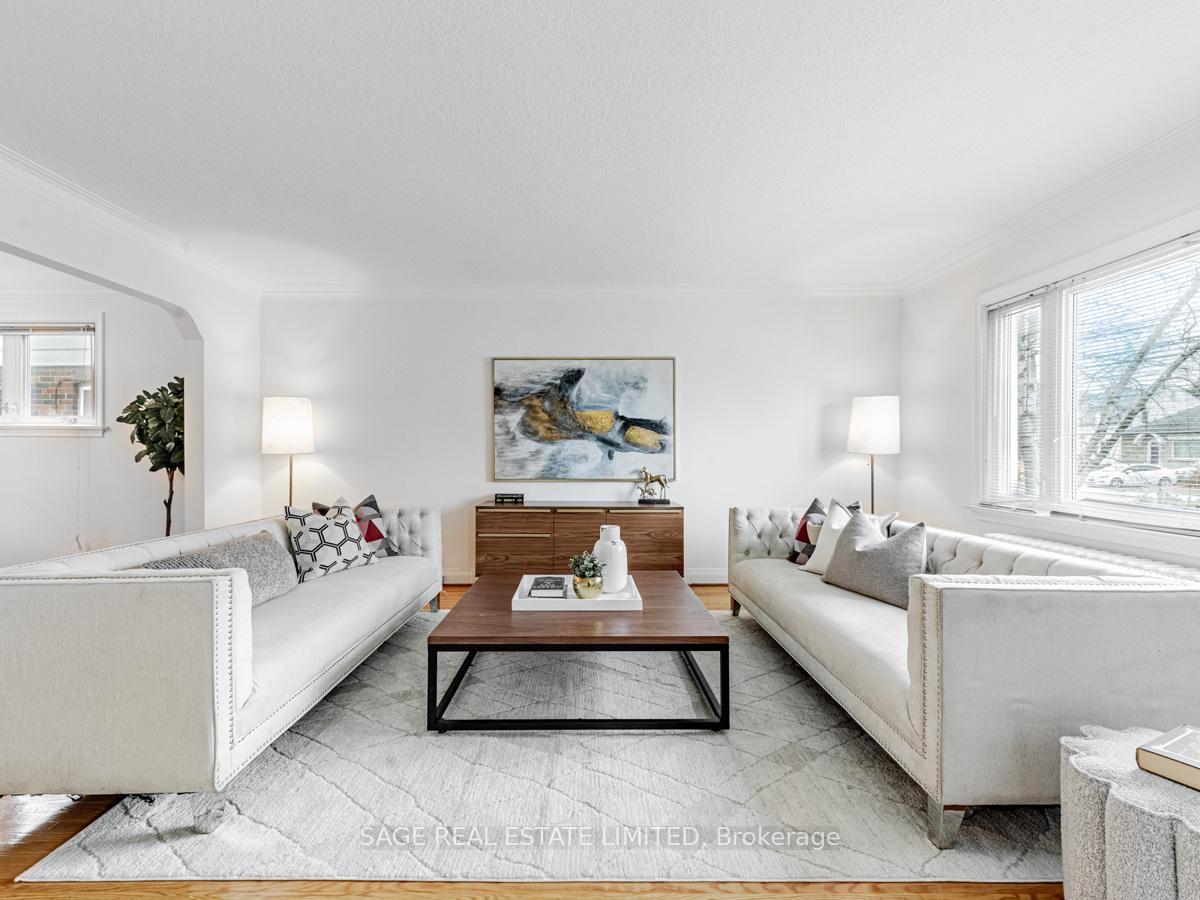 Photo 4 of 28 Barbara Crescent, Toronto, East York — HOMEH