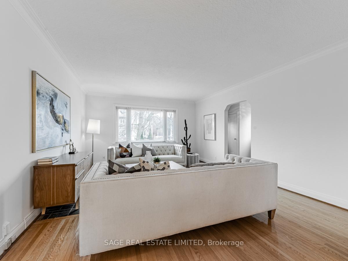 Photo 5 of 28 Barbara Crescent, Toronto, East York — HOMEH