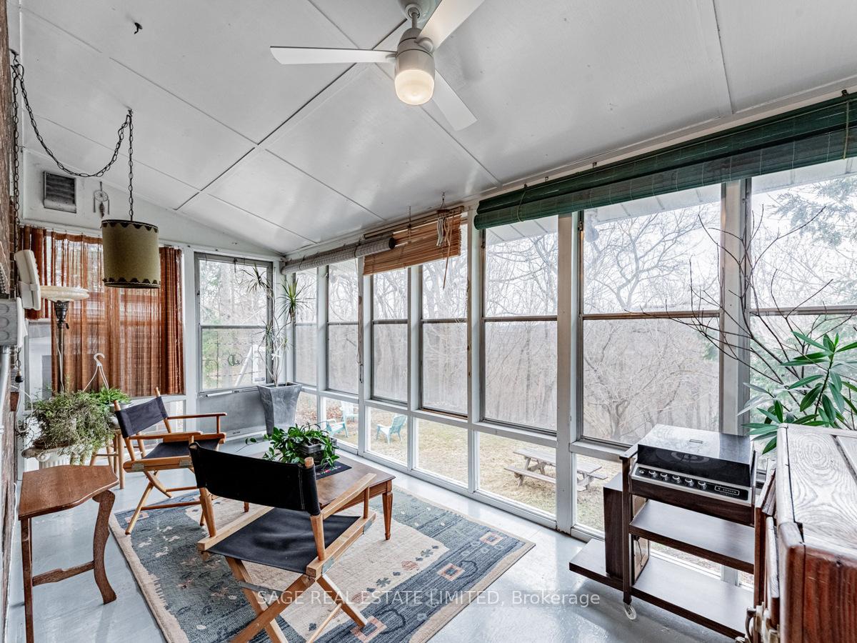 Photo 10 of 28 Barbara Crescent, Toronto, East York — HOMEH