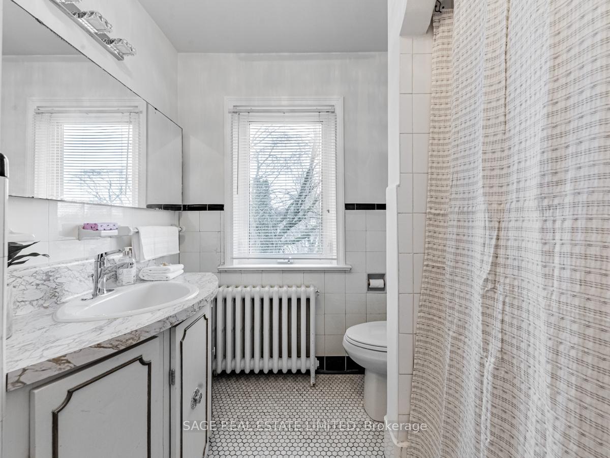 Photo 18 of 28 Barbara Crescent, Toronto, East York — HOMEH