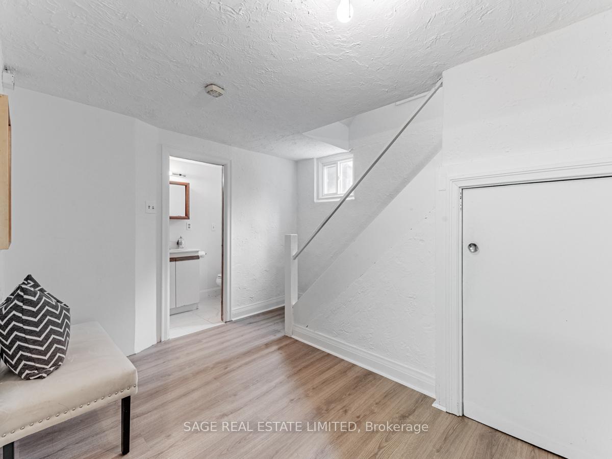 Photo 32 of 28 Barbara Crescent, Toronto, East York — HOMEH
