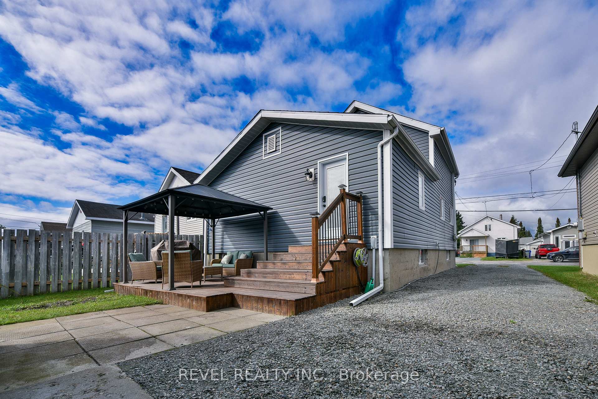Photo 6 of 338 Craig Street, Timmins, MTJ - Main Area — HOMEH