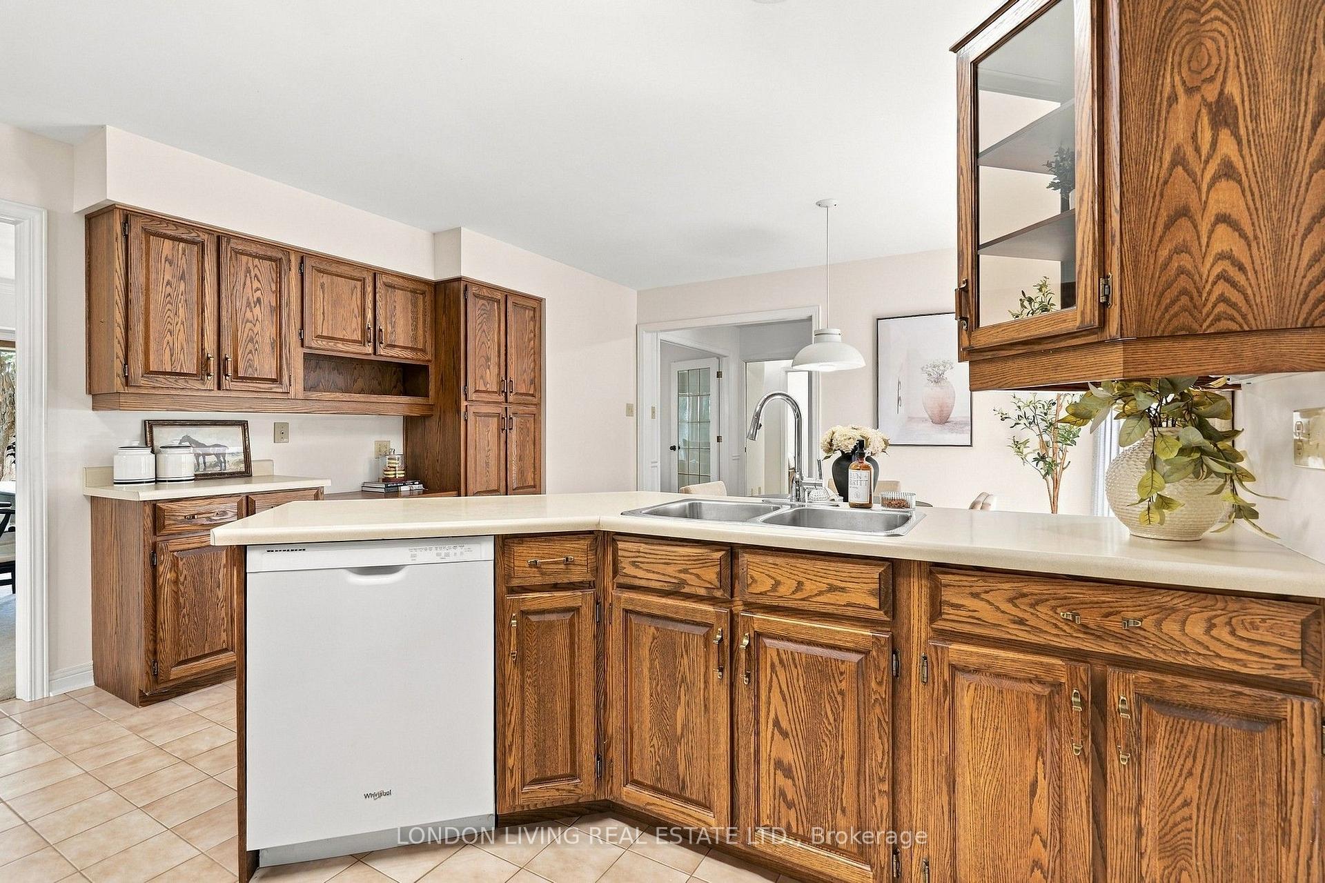 Photo 20 of 181 Timber Drive, London, South B — HOMEH