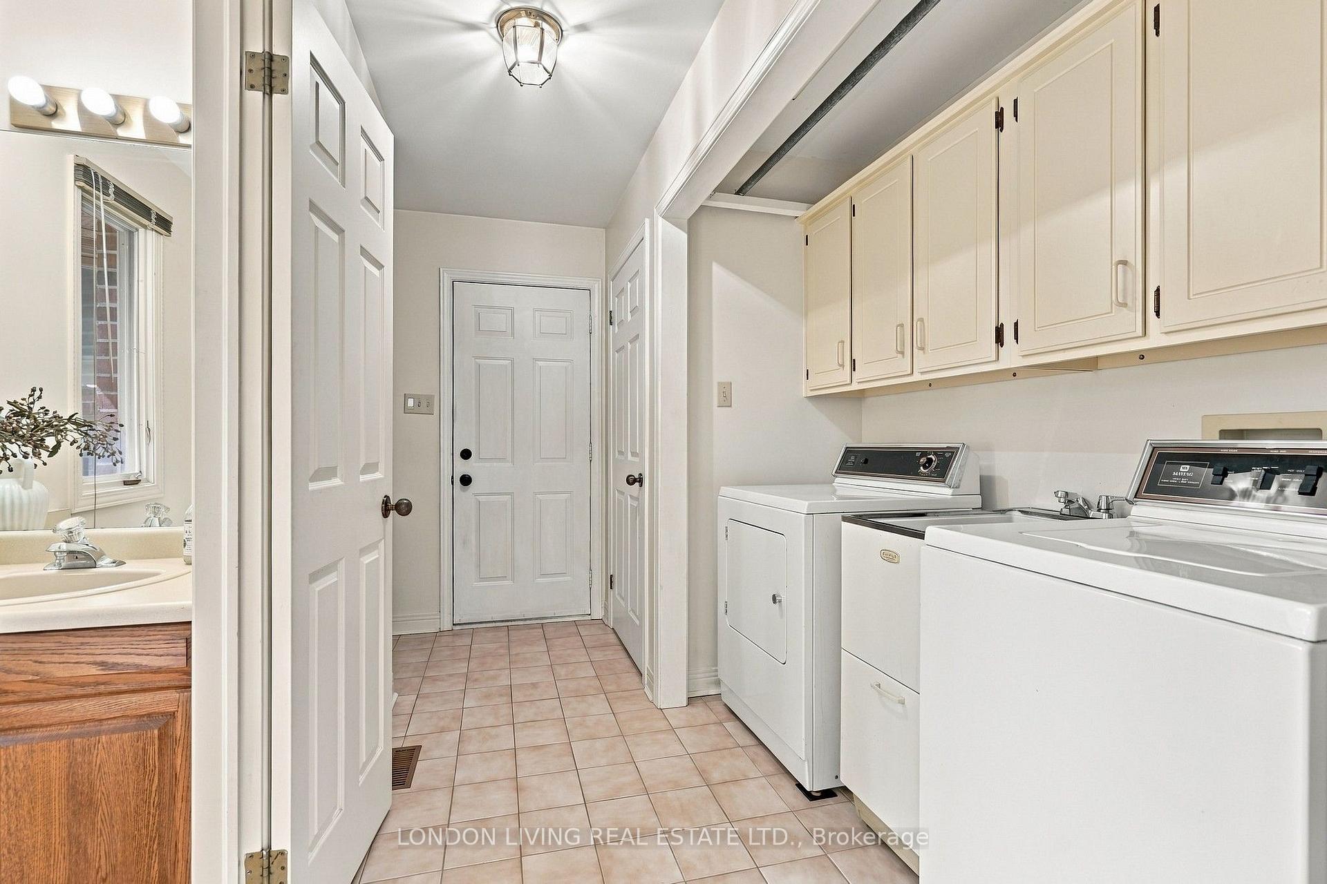 Photo 27 of 181 Timber Drive, London, South B — HOMEH