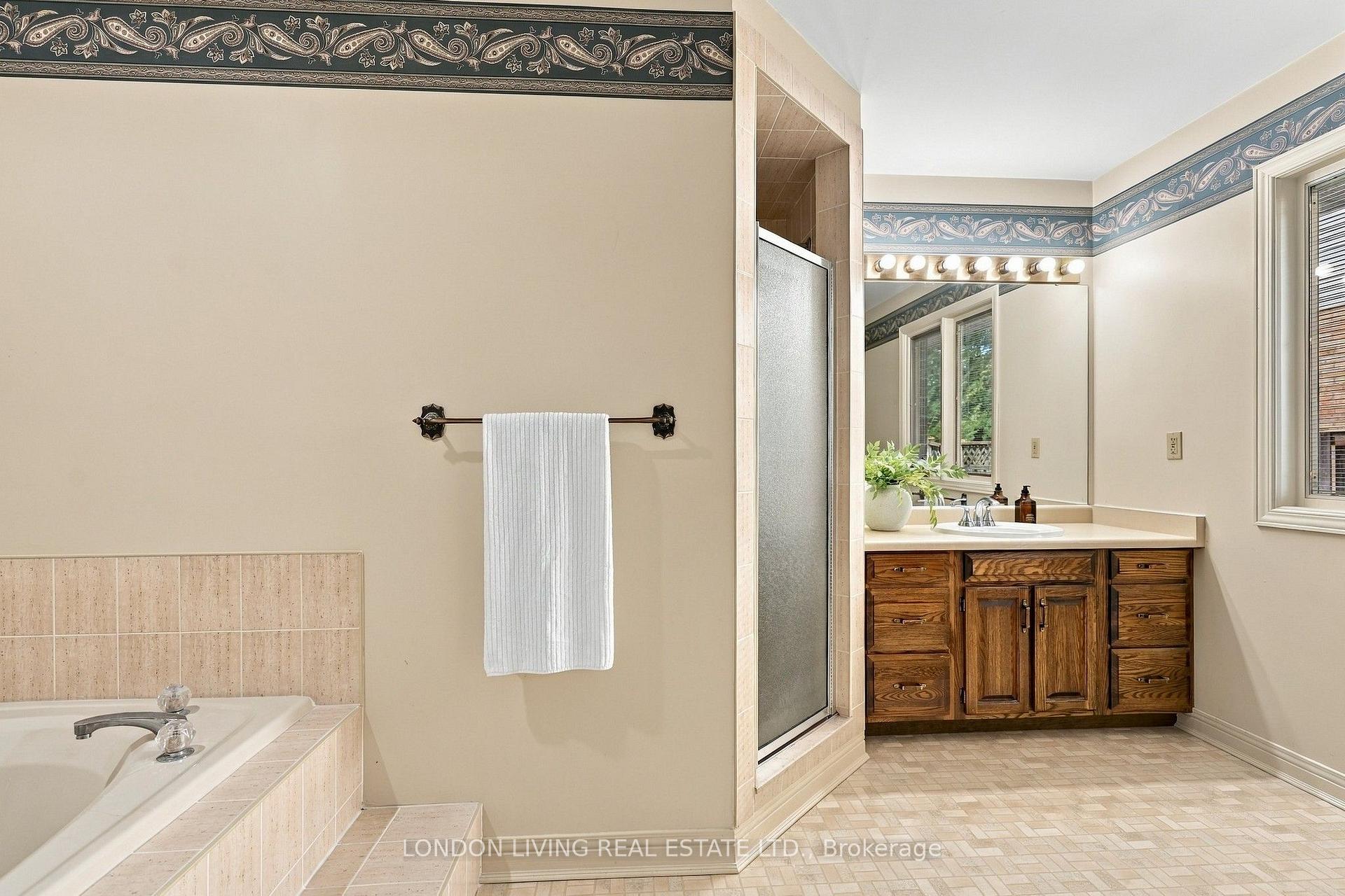 Photo 31 of 181 Timber Drive, London, South B — HOMEH