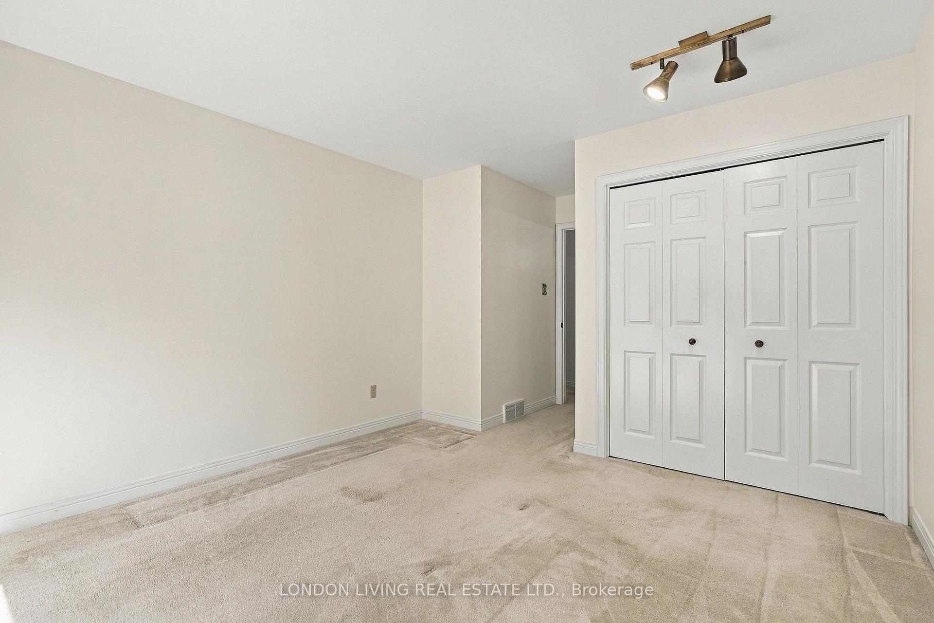 Photo 34 of 181 Timber Drive, London, South B — HOMEH