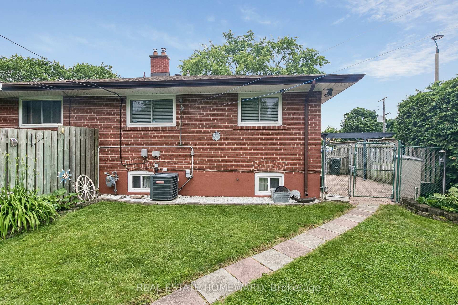 Photo 34 of 94 Rochman Boulevard, Scarborough, Woburn — HOMEH