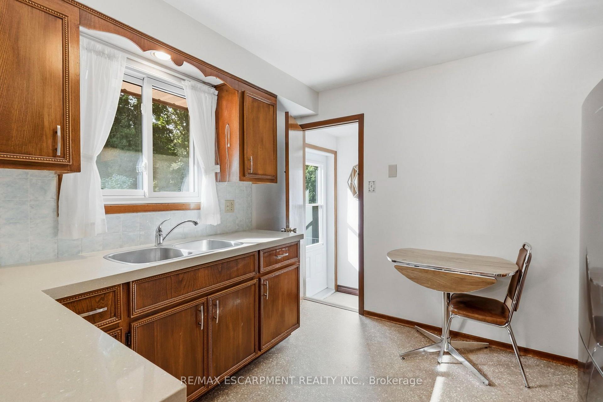 Photo 10 of 8 Norbert Street, Kitchener, Bridgeport — HOMEH