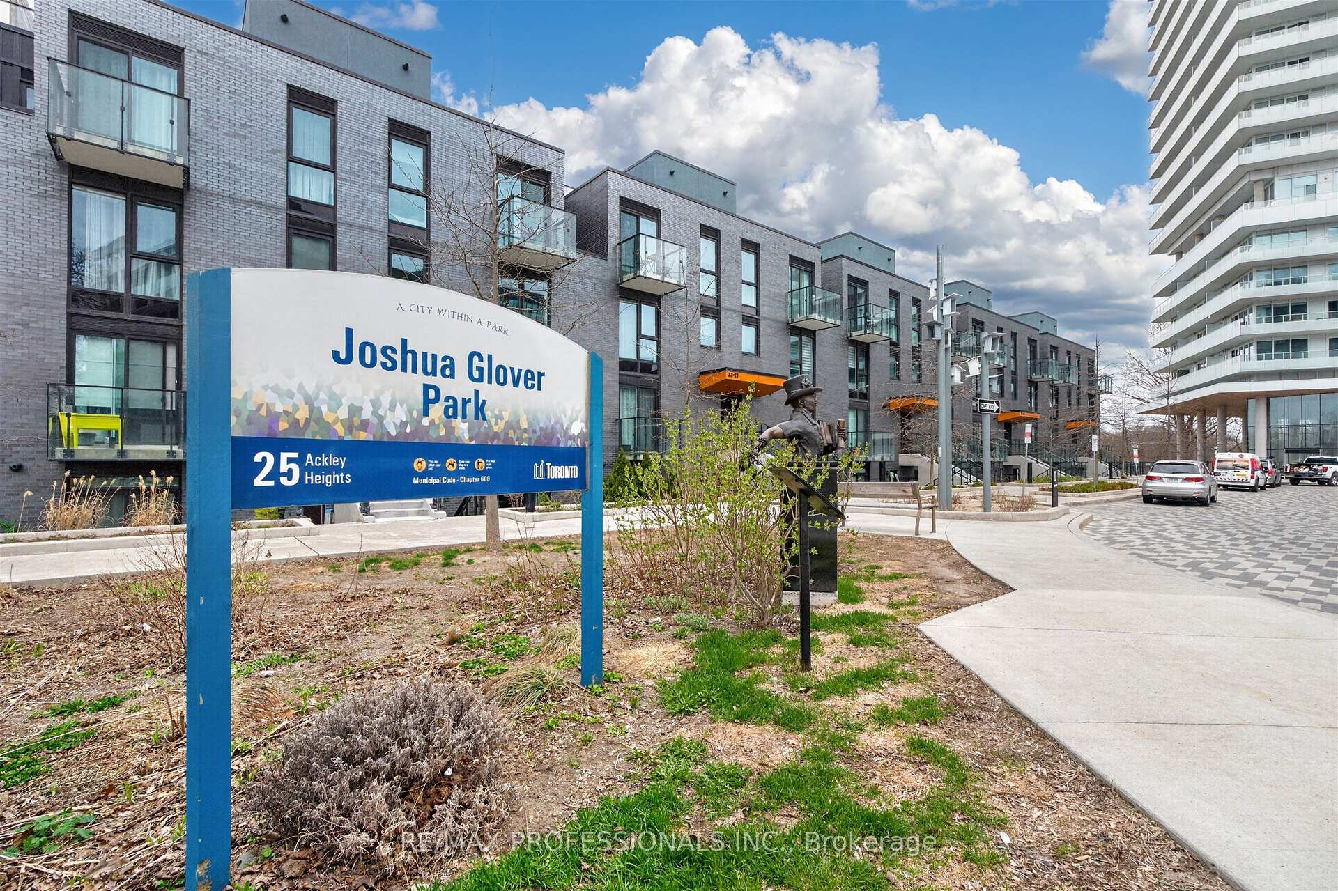 Photo 2 of Unit TH48, 10 Brin Drive, Etobicoke, Edenbridge-Humber Valley — HOMEH