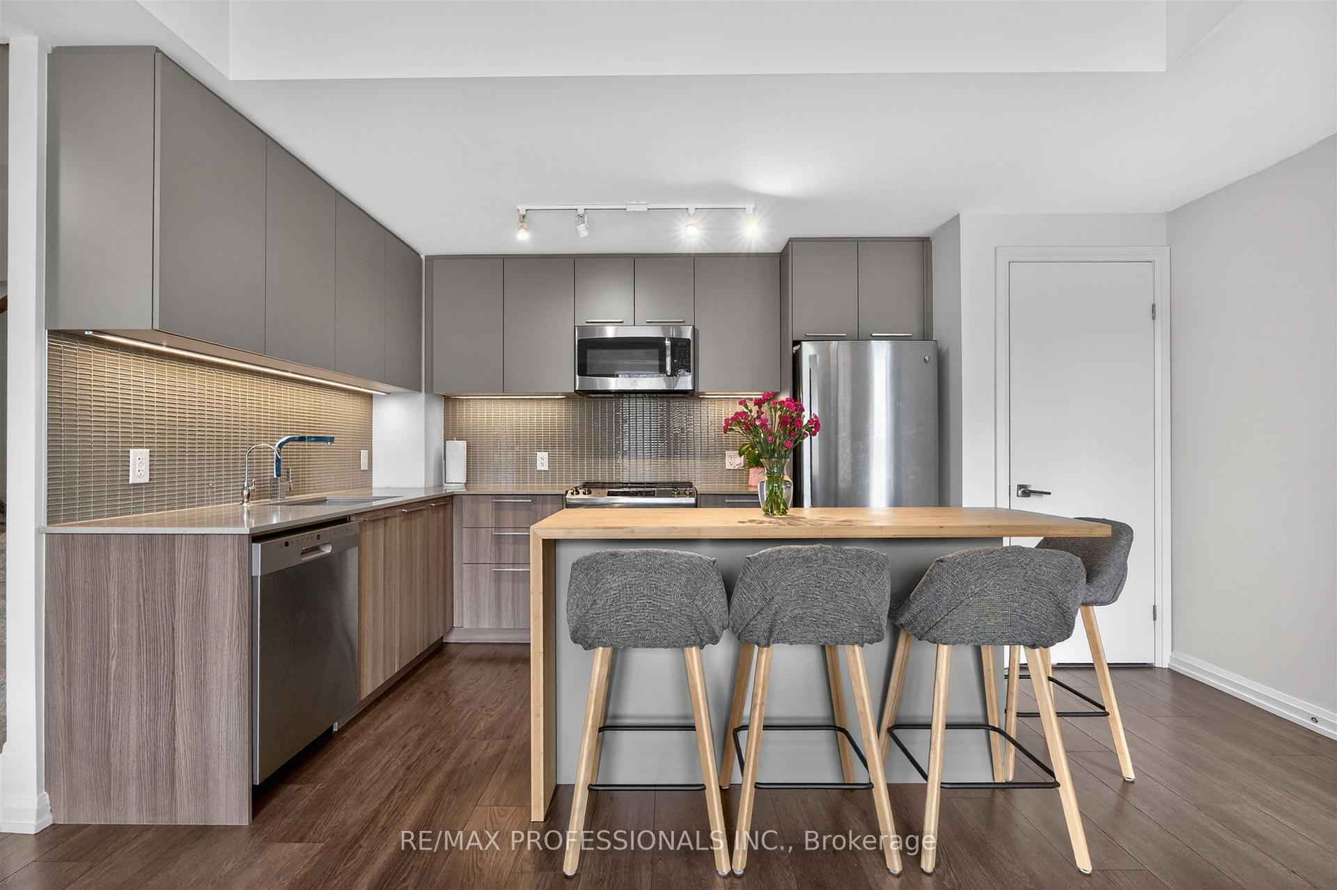 Photo 8 of Unit TH48, 10 Brin Drive, Etobicoke, Edenbridge-Humber Valley — HOMEH