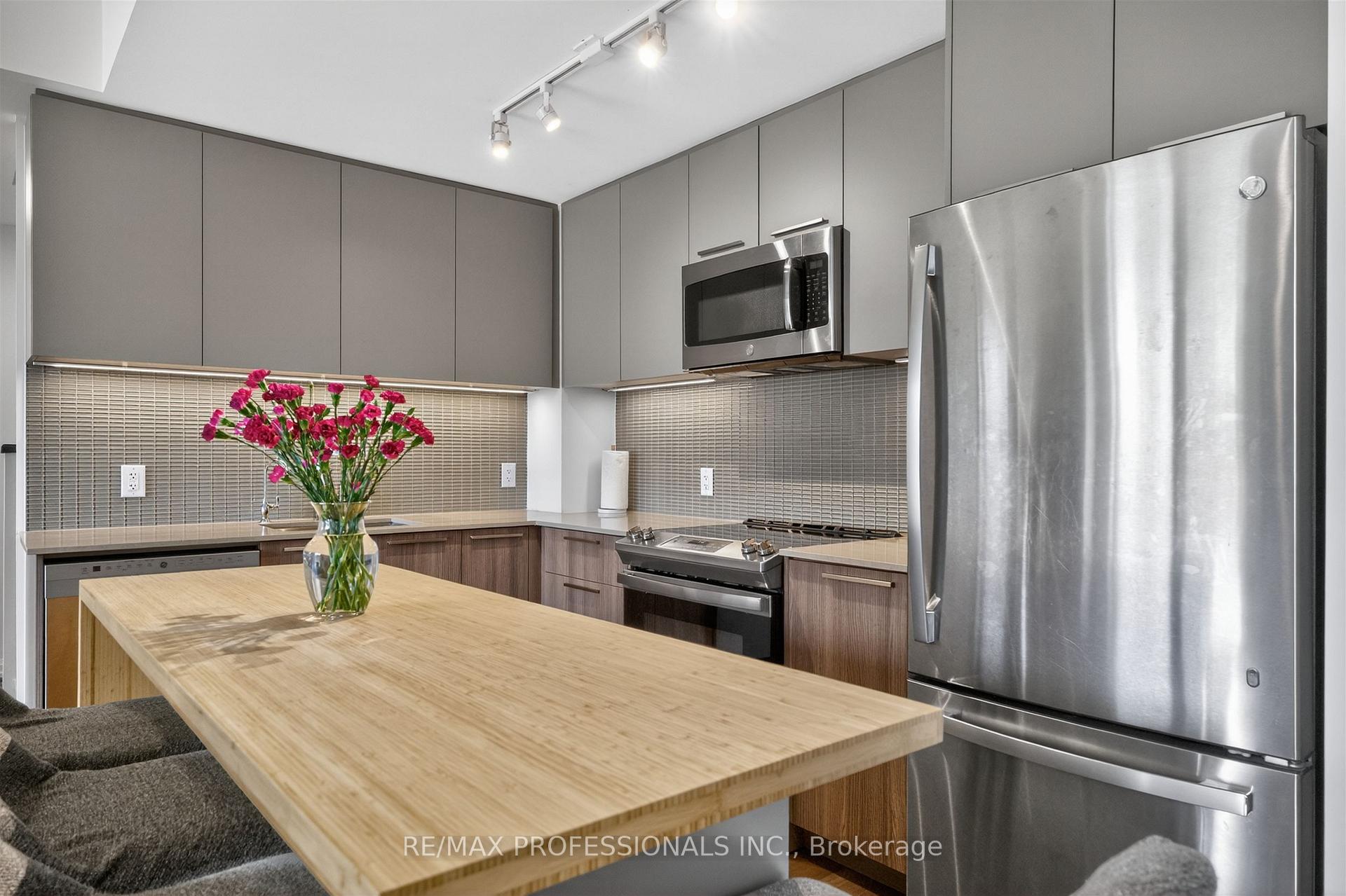 Photo 9 of Unit TH48, 10 Brin Drive, Etobicoke, Edenbridge-Humber Valley — HOMEH