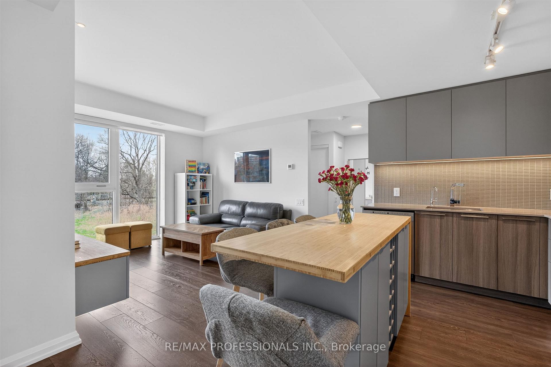 Photo 10 of Unit TH48, 10 Brin Drive, Etobicoke, Edenbridge-Humber Valley — HOMEH