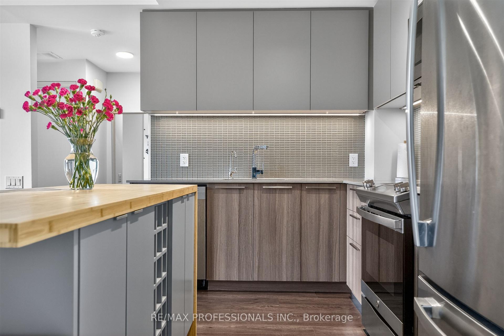 Photo 11 of Unit TH48, 10 Brin Drive, Etobicoke, Edenbridge-Humber Valley — HOMEH