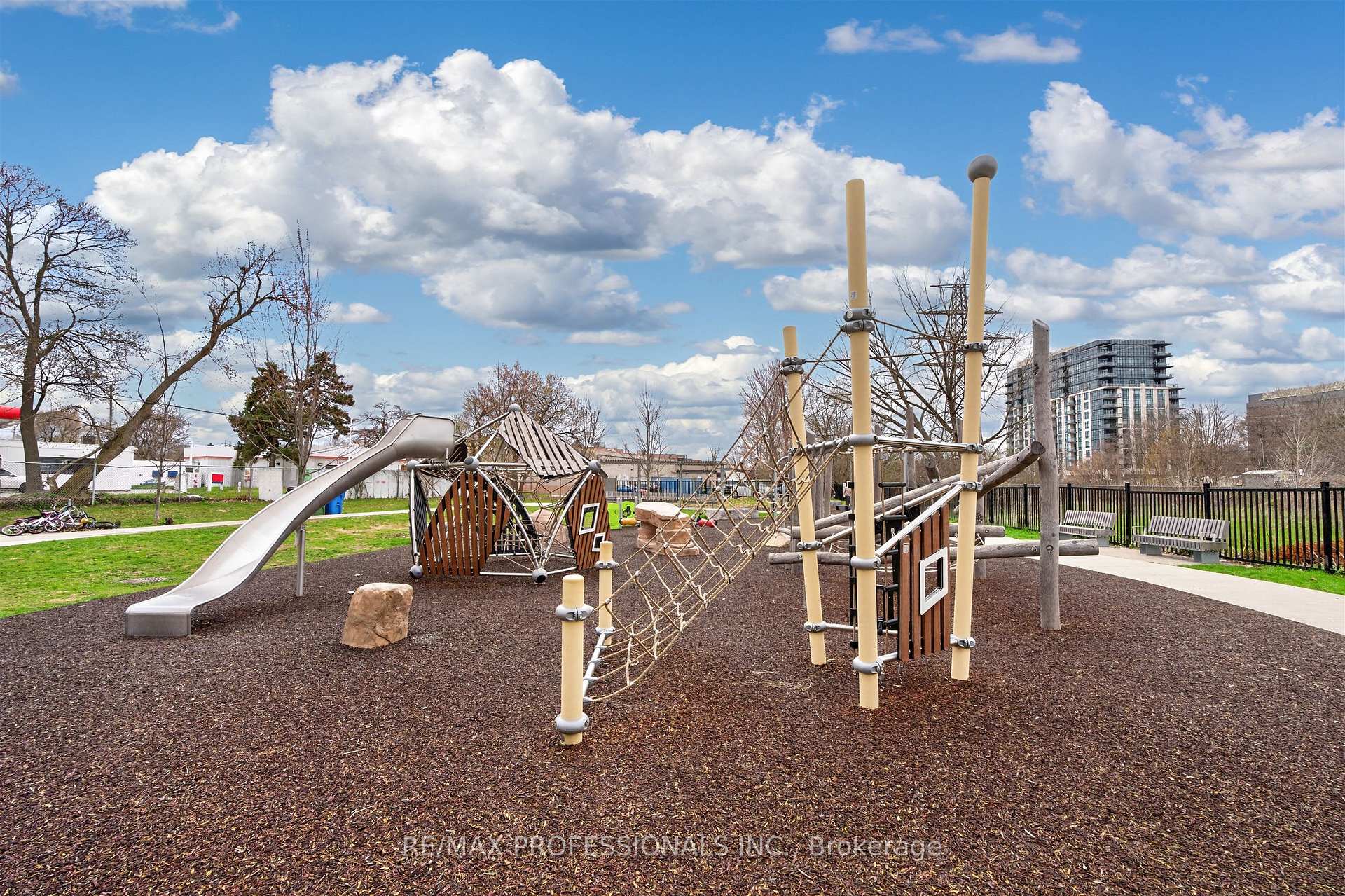 Photo 23 of Unit TH48, 10 Brin Drive, Etobicoke, Edenbridge-Humber Valley — HOMEH