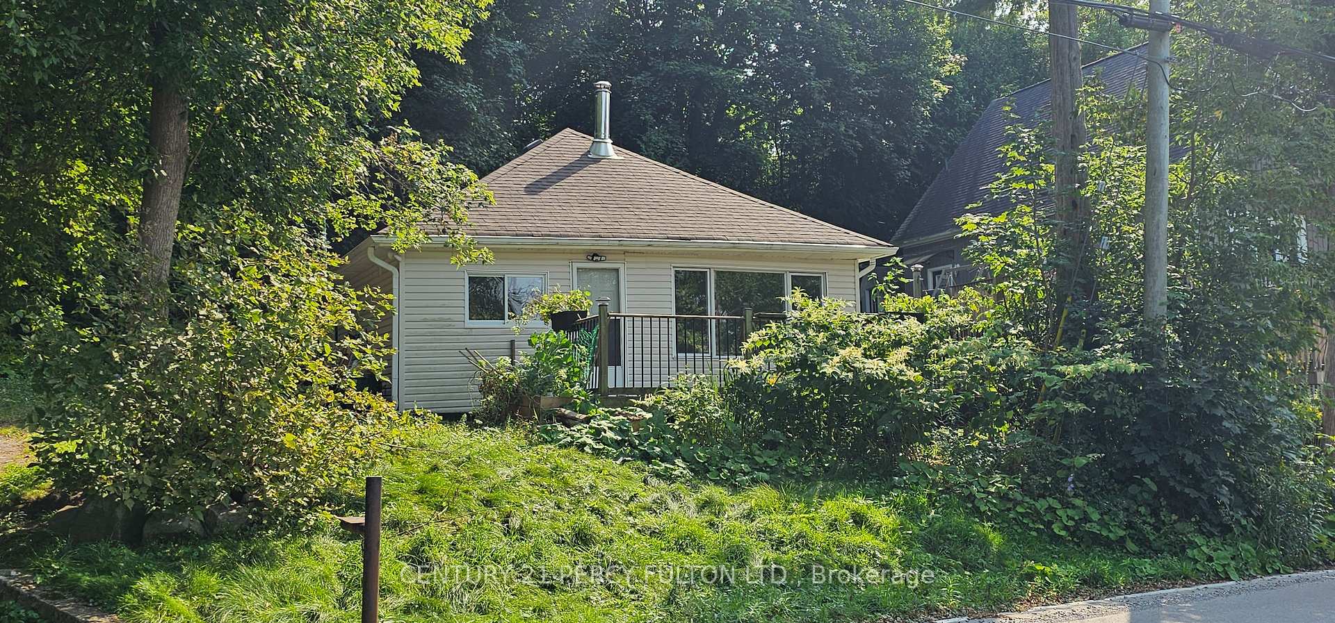 Front of 5895 Lakeshore Road