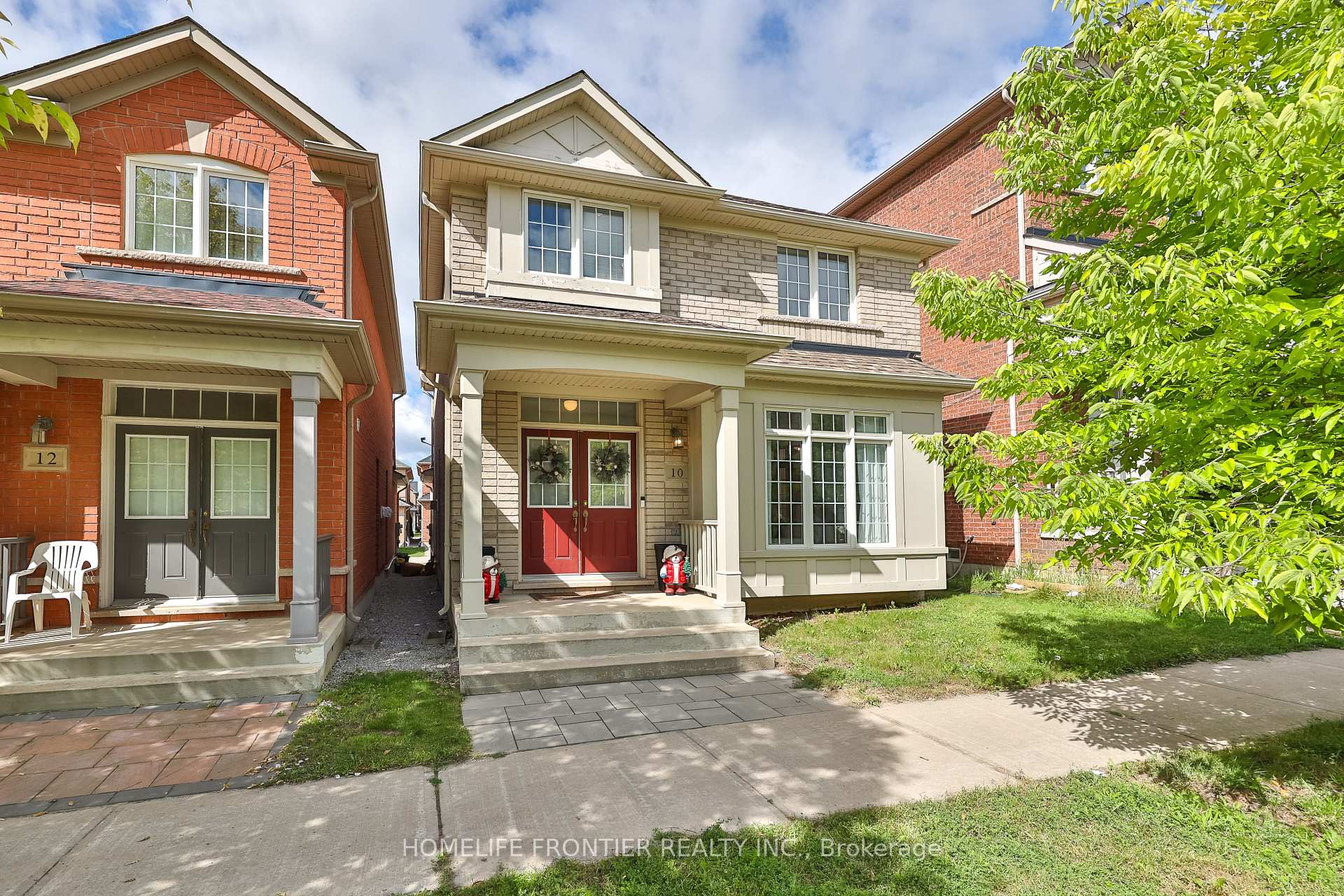 Front of 10 Balsam Street W