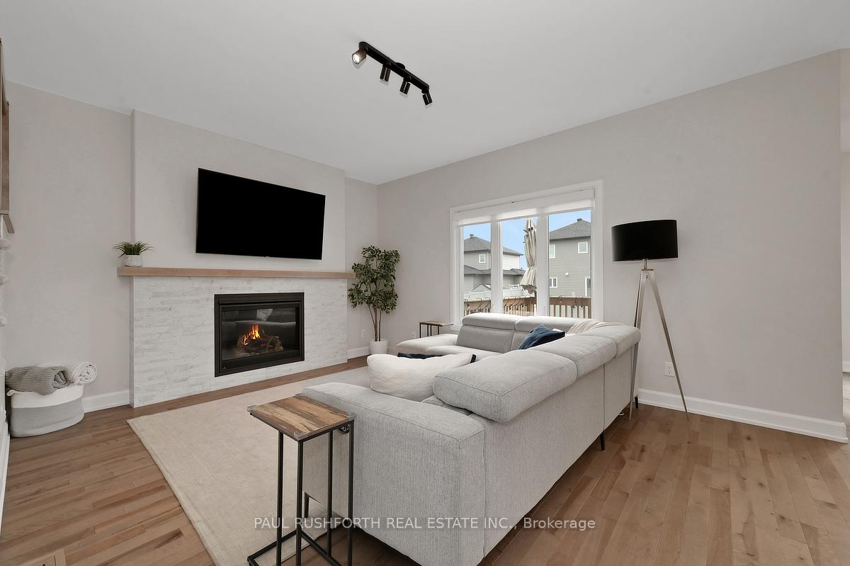 Photo 5 of 624 Geneva Crescent, Russell, Embrun — HOMEH