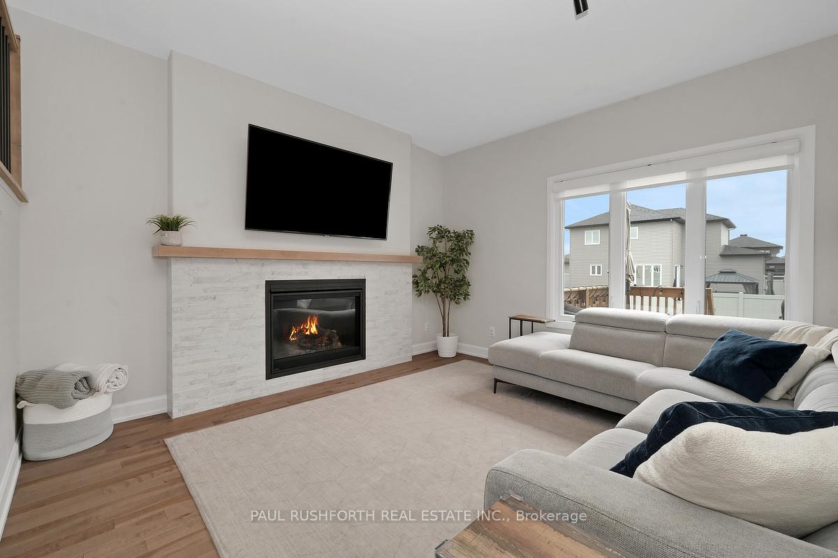 Photo 6 of 624 Geneva Crescent, Russell, Embrun — HOMEH