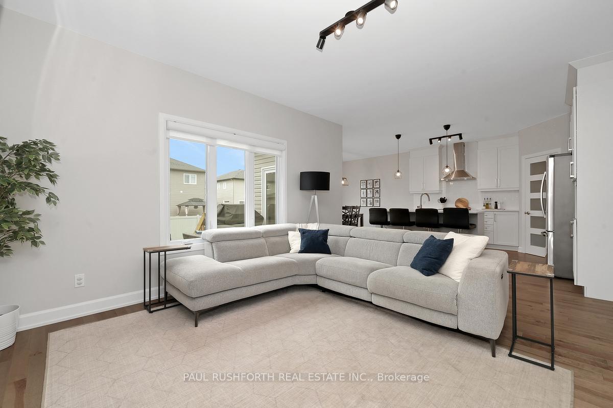 Photo 9 of 624 Geneva Crescent, Russell, Embrun — HOMEH