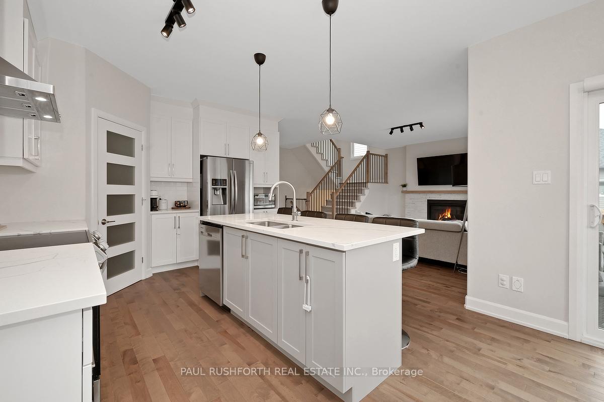 Photo 13 of 624 Geneva Crescent, Russell, Embrun — HOMEH