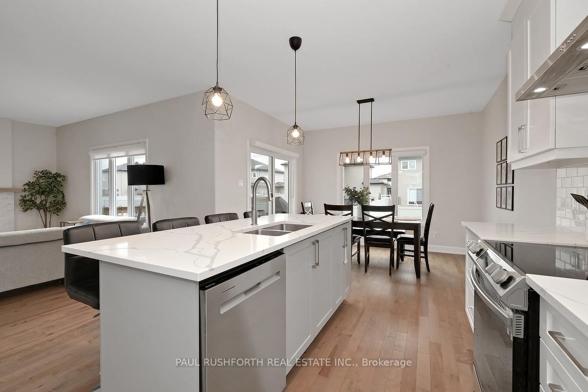 Photo 14 of 624 Geneva Crescent, Russell, Embrun — HOMEH