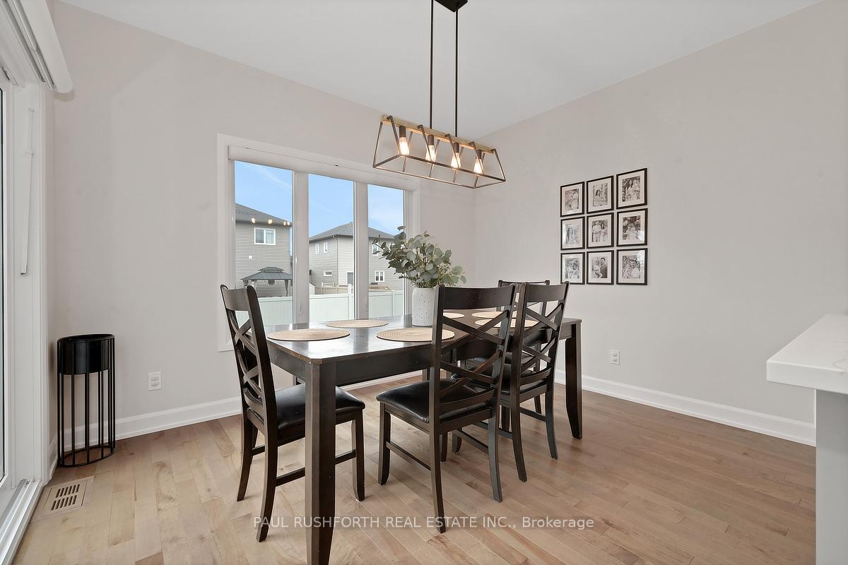 Photo 16 of 624 Geneva Crescent, Russell, Embrun — HOMEH