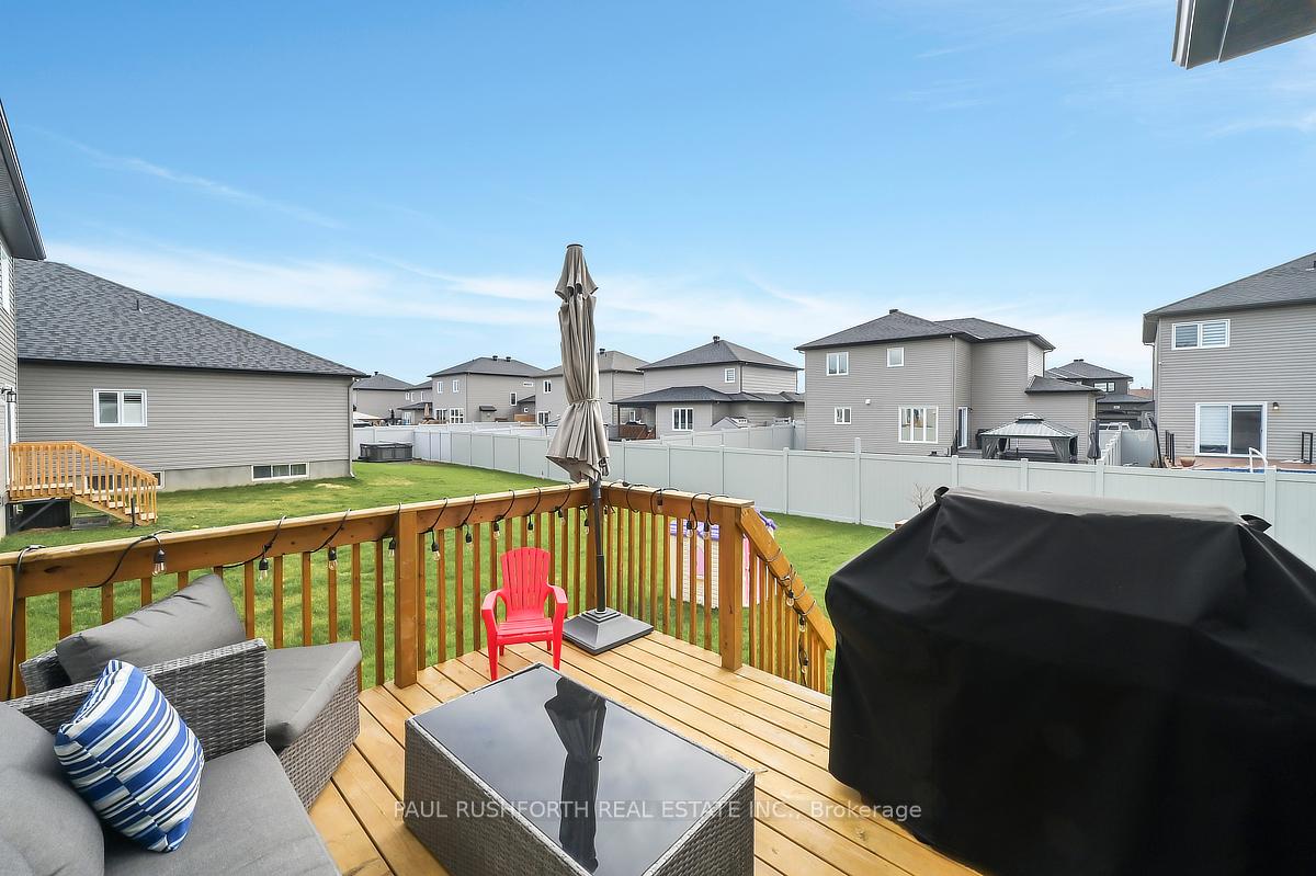 Photo 33 of 624 Geneva Crescent, Russell, Embrun — HOMEH