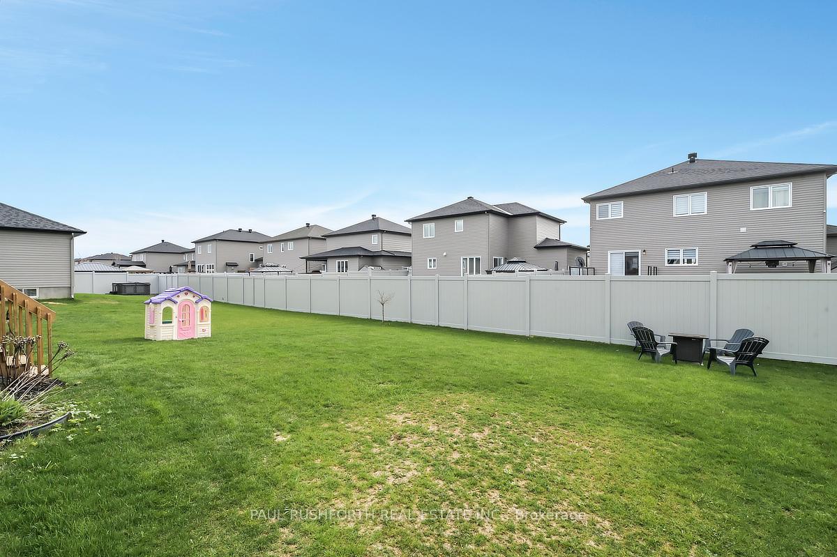 Photo 34 of 624 Geneva Crescent, Russell, Embrun — HOMEH
