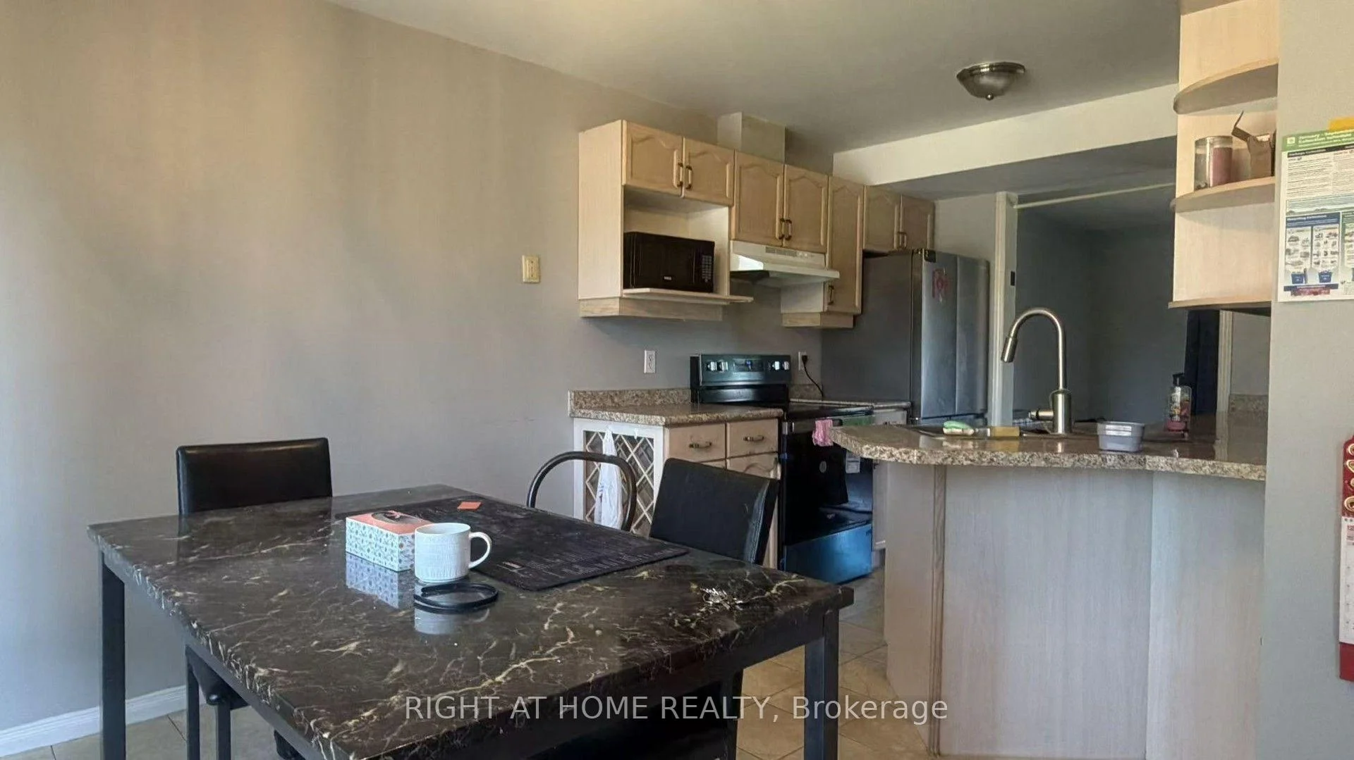 Photo 4 of 271 Fleming Drive, London, East D — HOMEH