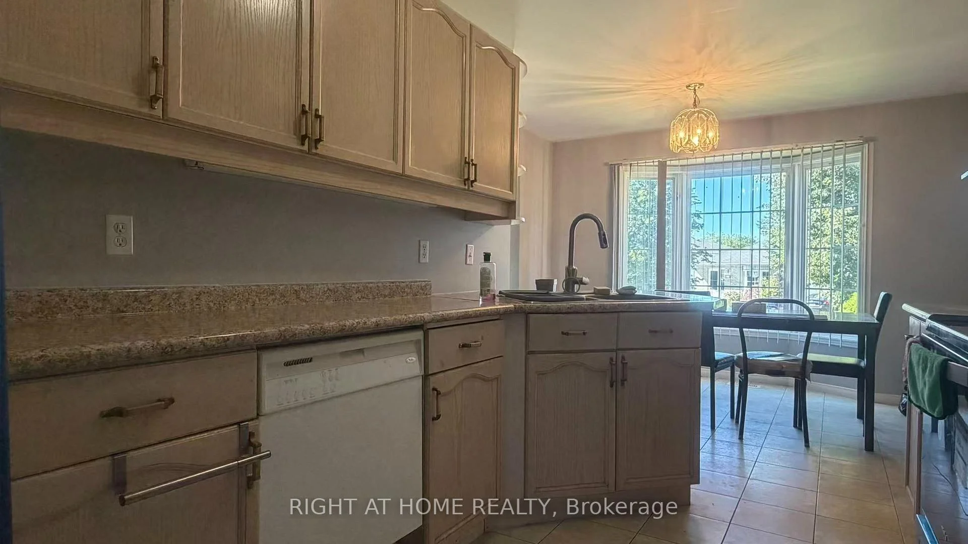 Photo 6 of 271 Fleming Drive, London, East D — HOMEH