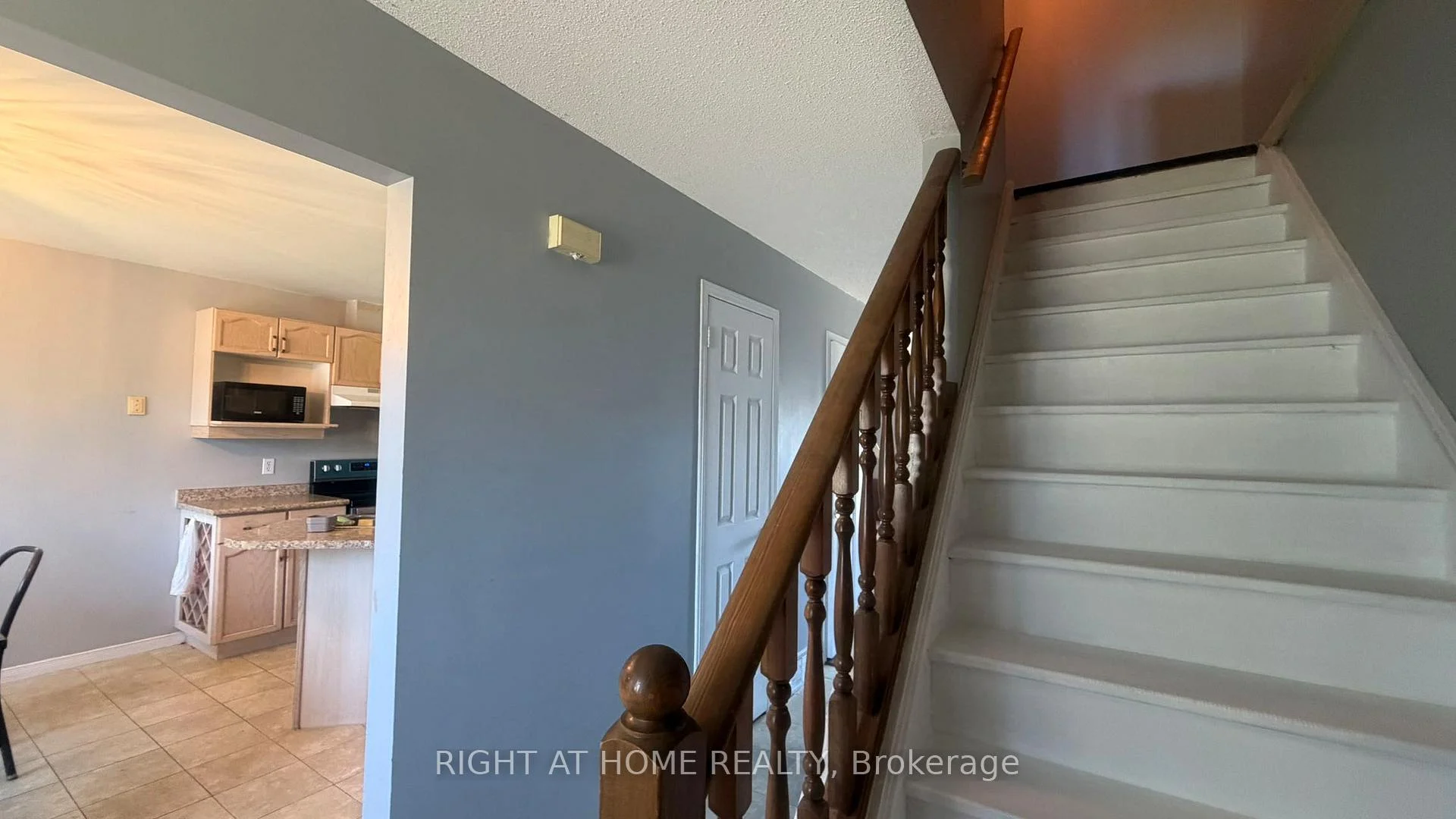 Photo 16 of 271 Fleming Drive, London, East D — HOMEH