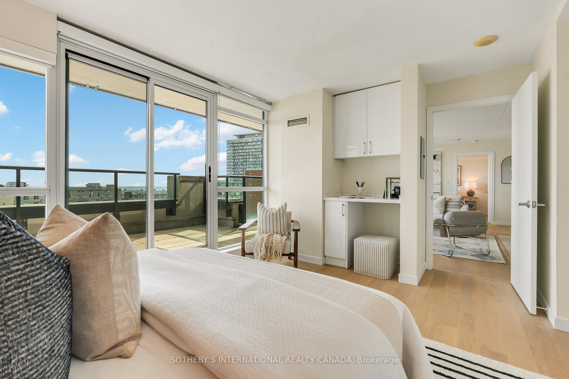 Photo 8 of Unit 1015, 600 Fleet Street, Toronto, Niagara — HOMEH