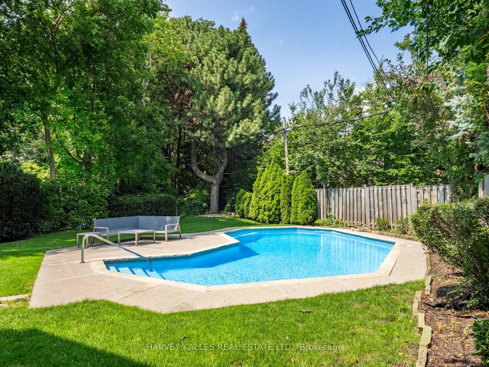 Photo 2 of 14 Dewbourne Avenue, Toronto, Forest Hill South — HOMEH