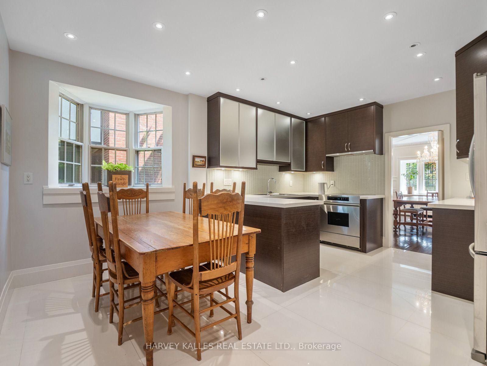 Photo 8 of 14 Dewbourne Avenue, Toronto, Forest Hill South — HOMEH