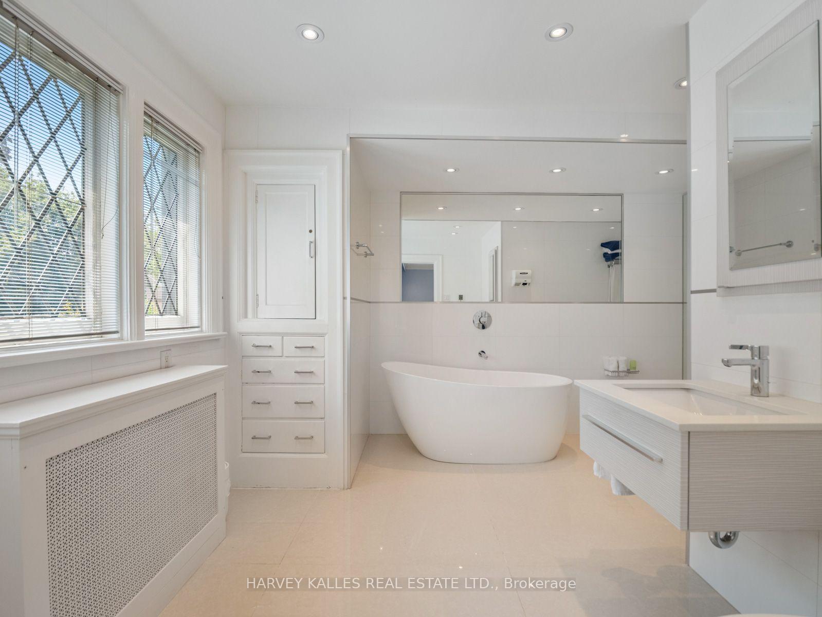 Photo 17 of 14 Dewbourne Avenue, Toronto, Forest Hill South — HOMEH