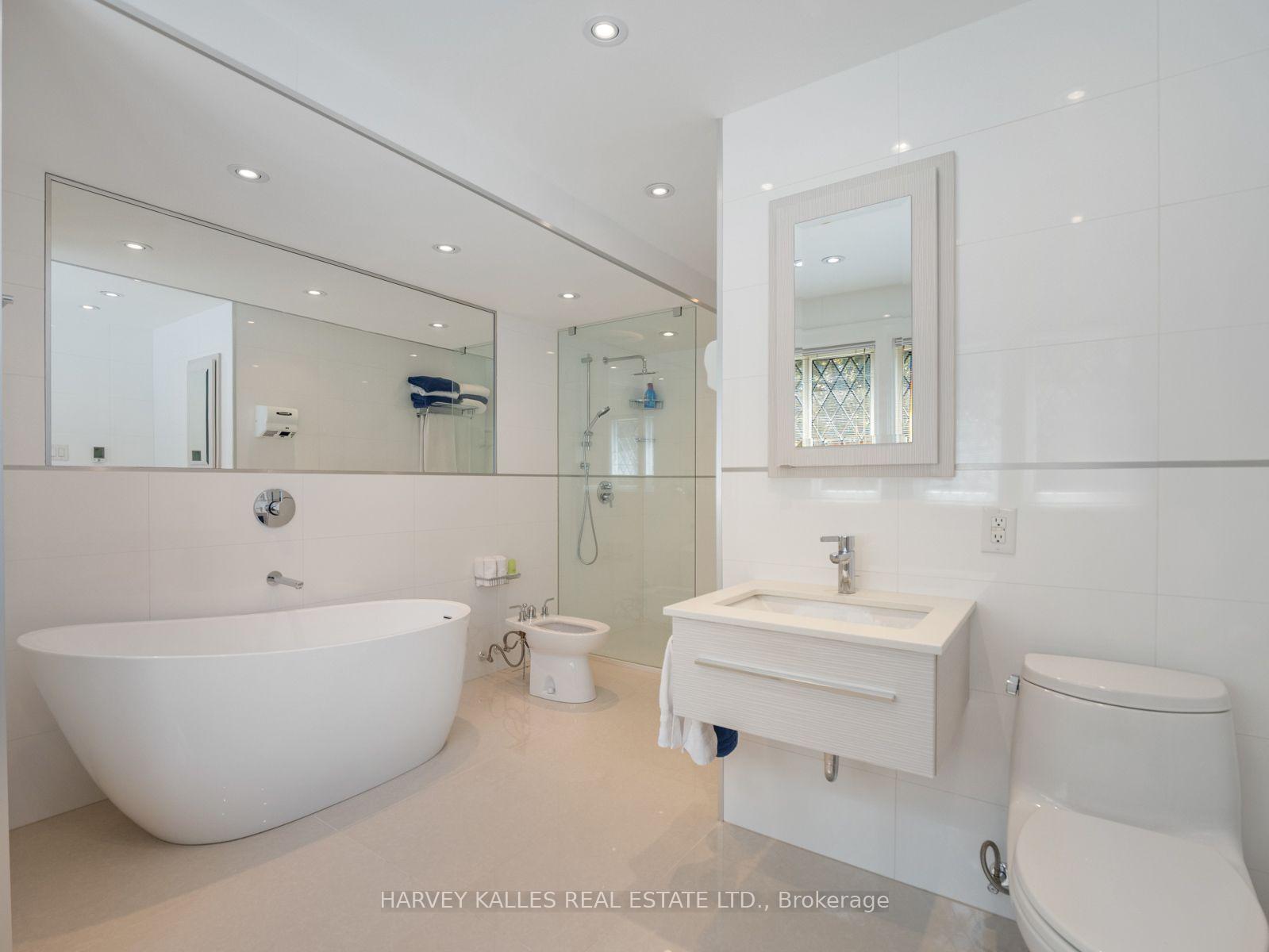 Photo 18 of 14 Dewbourne Avenue, Toronto, Forest Hill South — HOMEH