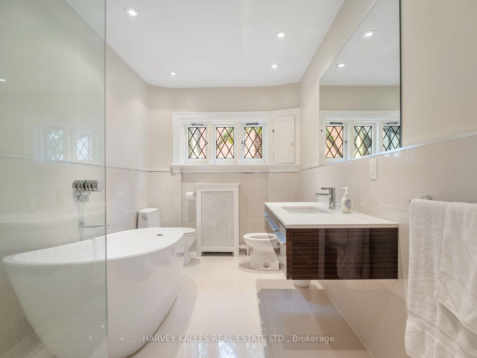 Photo 23 of 14 Dewbourne Avenue, Toronto, Forest Hill South — HOMEH