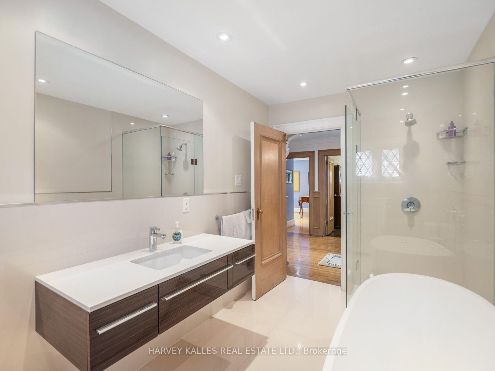 Photo 24 of 14 Dewbourne Avenue, Toronto, Forest Hill South — HOMEH