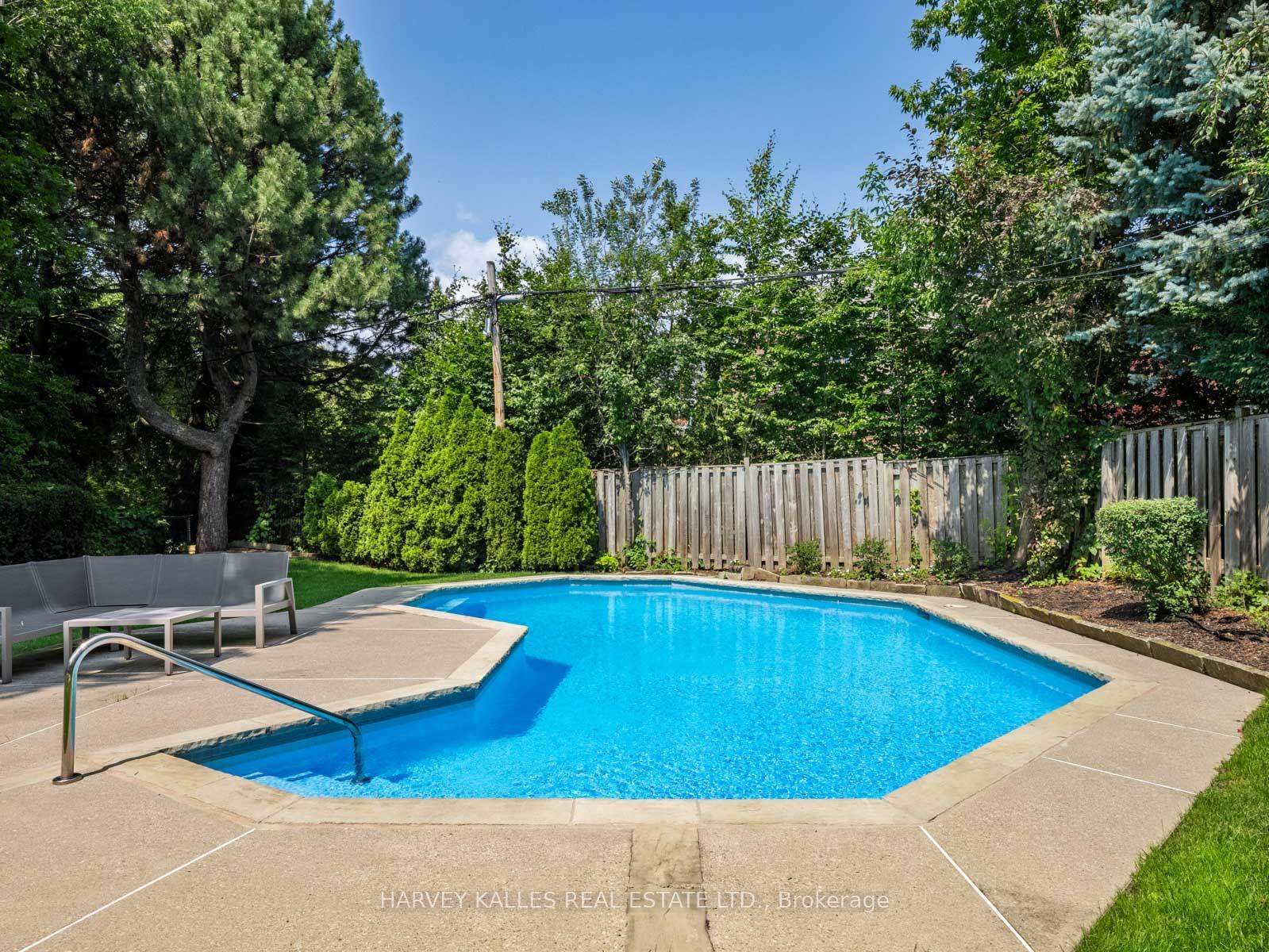 Photo 32 of 14 Dewbourne Avenue, Toronto, Forest Hill South — HOMEH