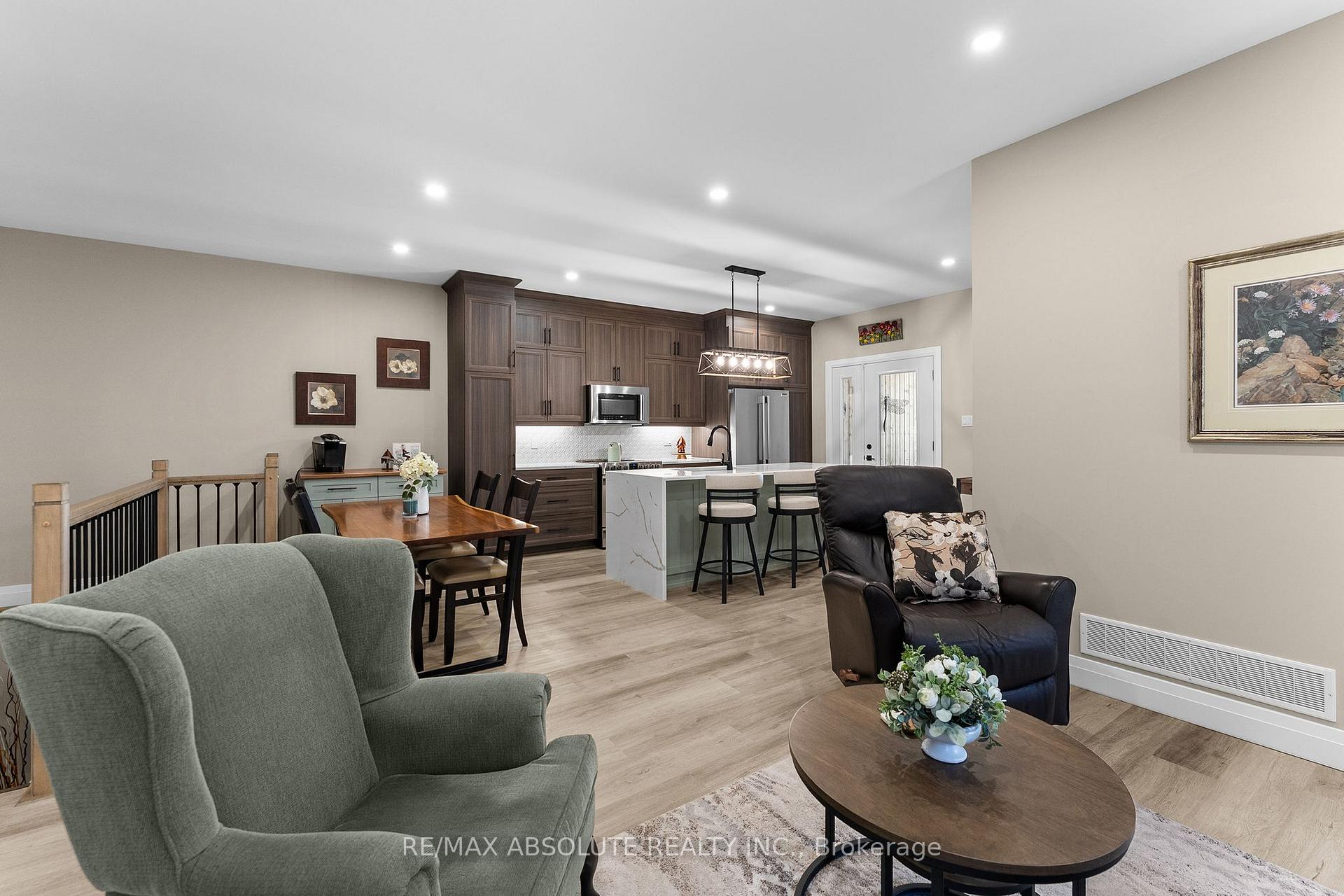 Photo 4 of 323 Forestview Crescent, Renfrew, Renfrew — HOMEH