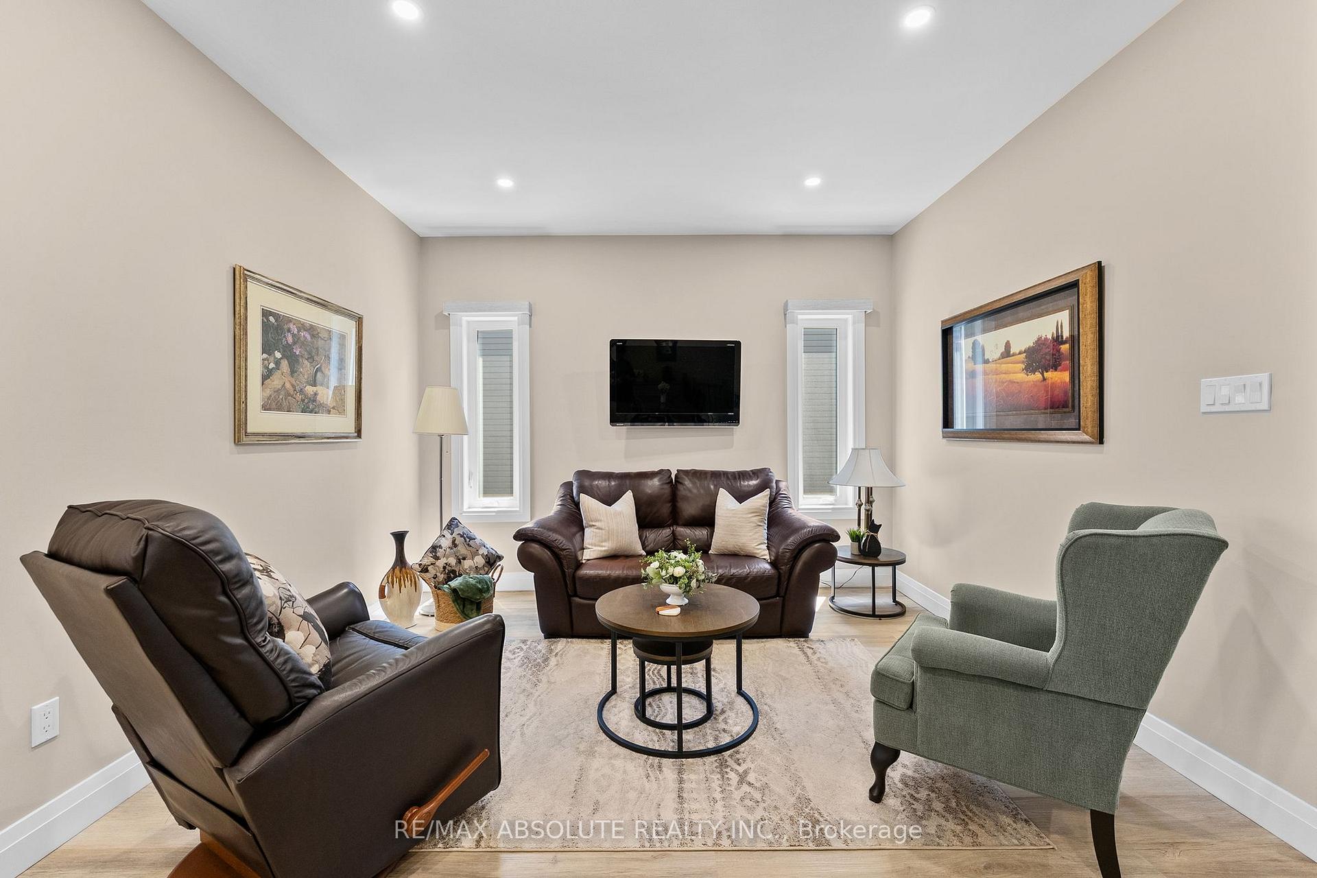 Photo 5 of 323 Forestview Crescent, Renfrew, Renfrew — HOMEH
