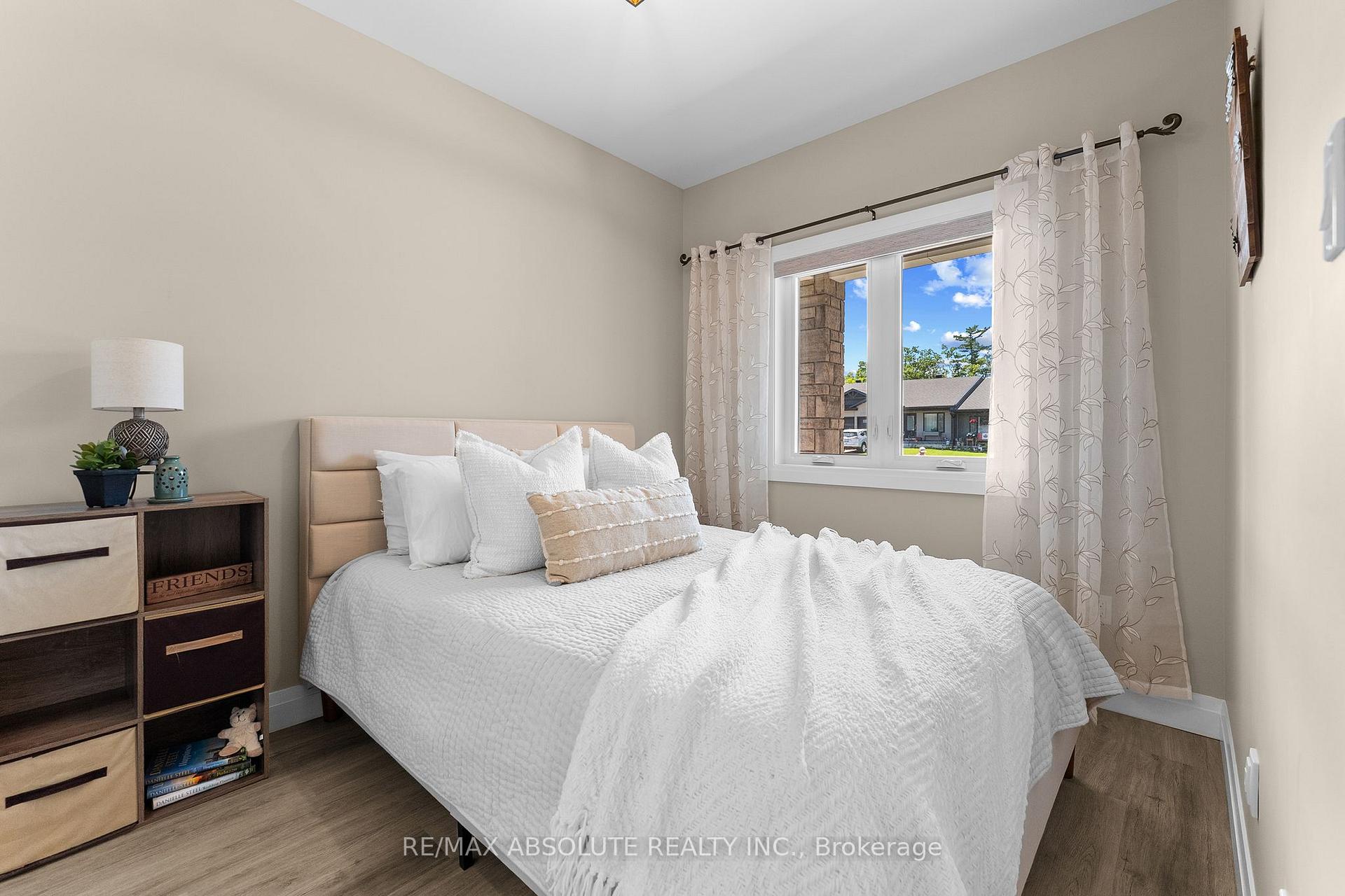 Photo 11 of 323 Forestview Crescent, Renfrew, Renfrew — HOMEH