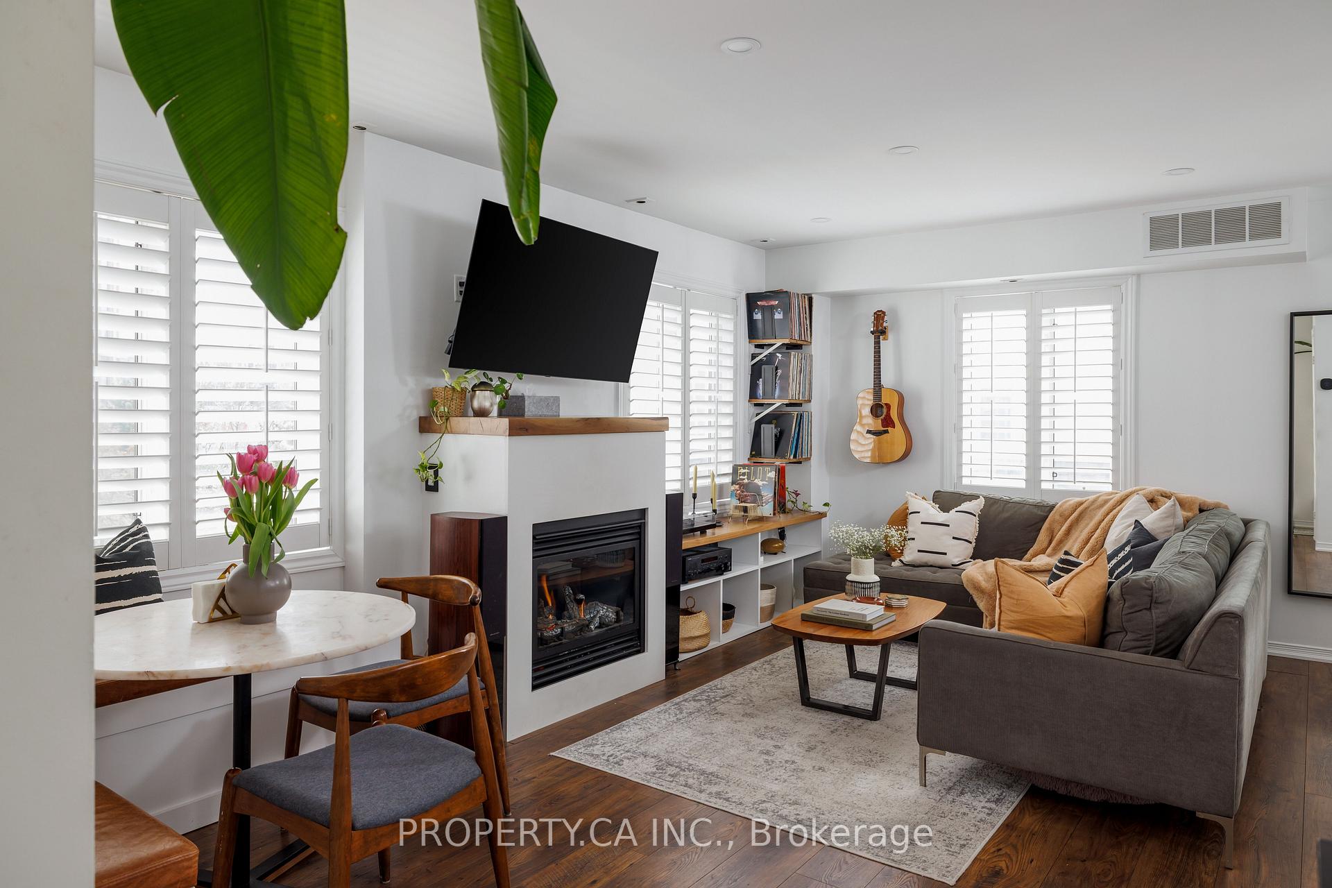 Photo of Unit 819, 12 Sudbury Street