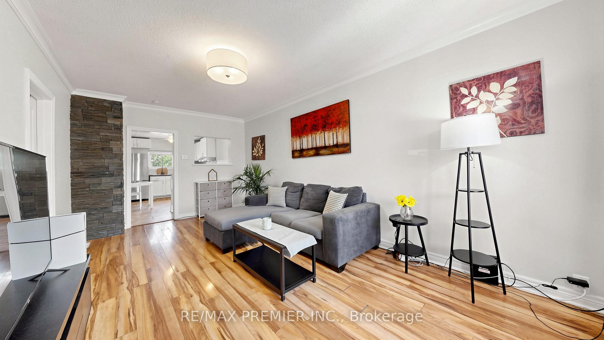 Photo 6 of 27 Cambridge Avenue, Hamilton, Crown Point — HOMEH
