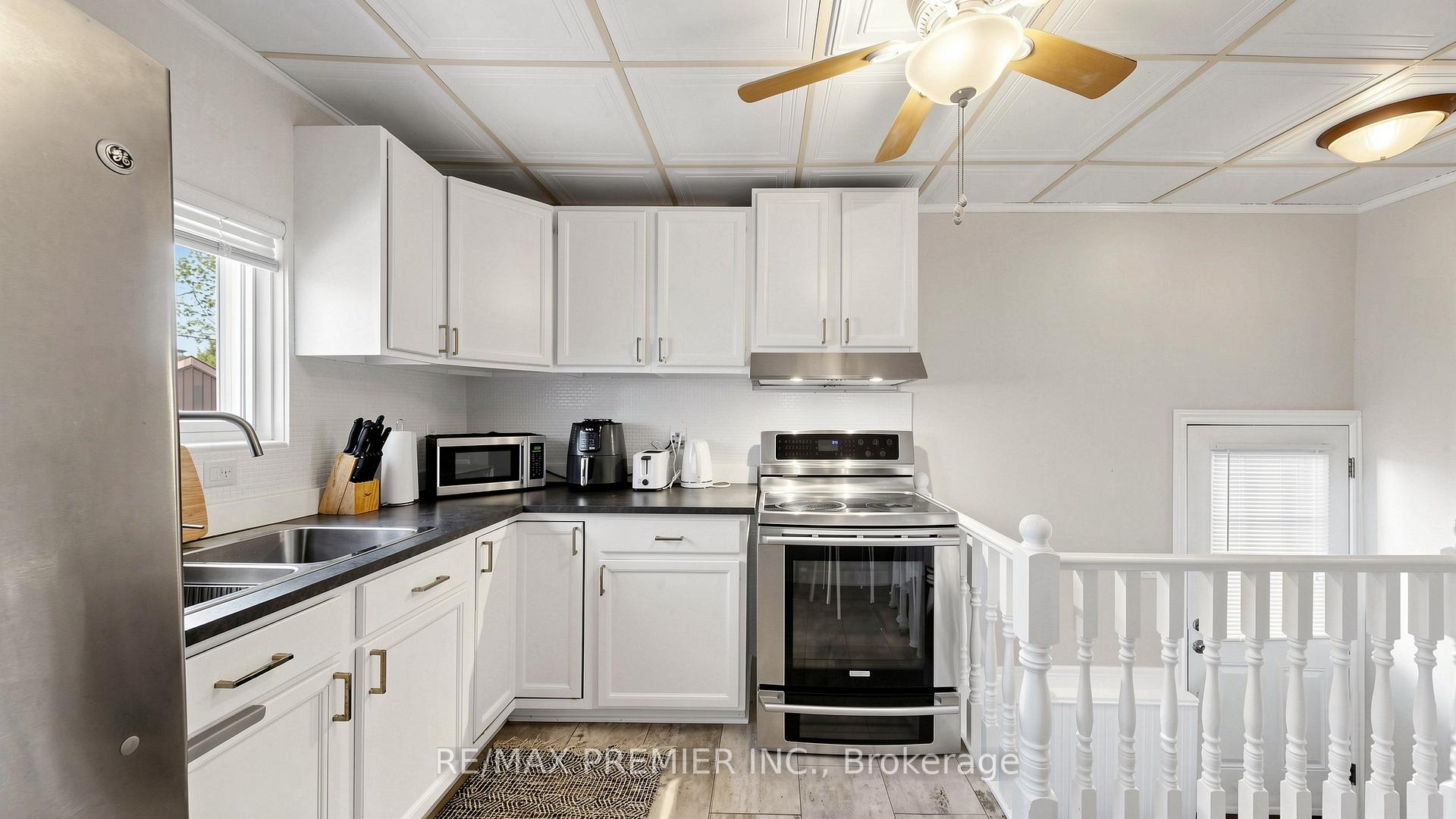Photo 10 of 27 Cambridge Avenue, Hamilton, Crown Point — HOMEH