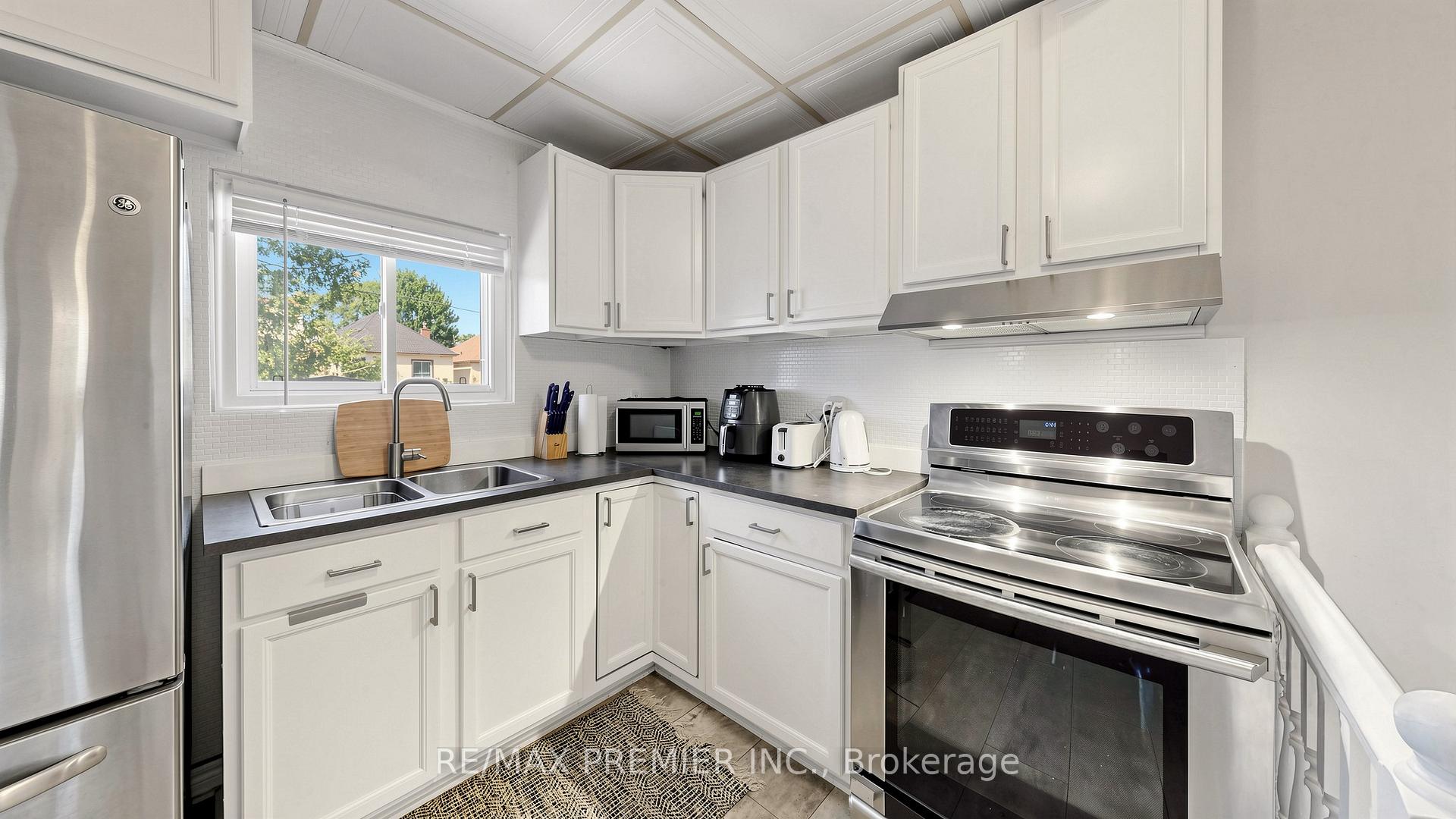 Photo 11 of 27 Cambridge Avenue, Hamilton, Crown Point — HOMEH