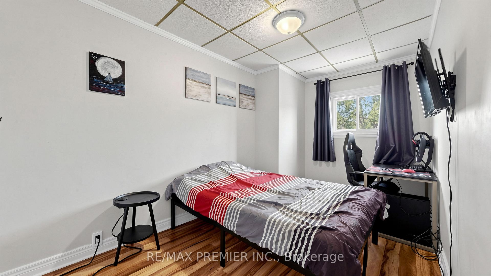 Photo 12 of 27 Cambridge Avenue, Hamilton, Crown Point — HOMEH